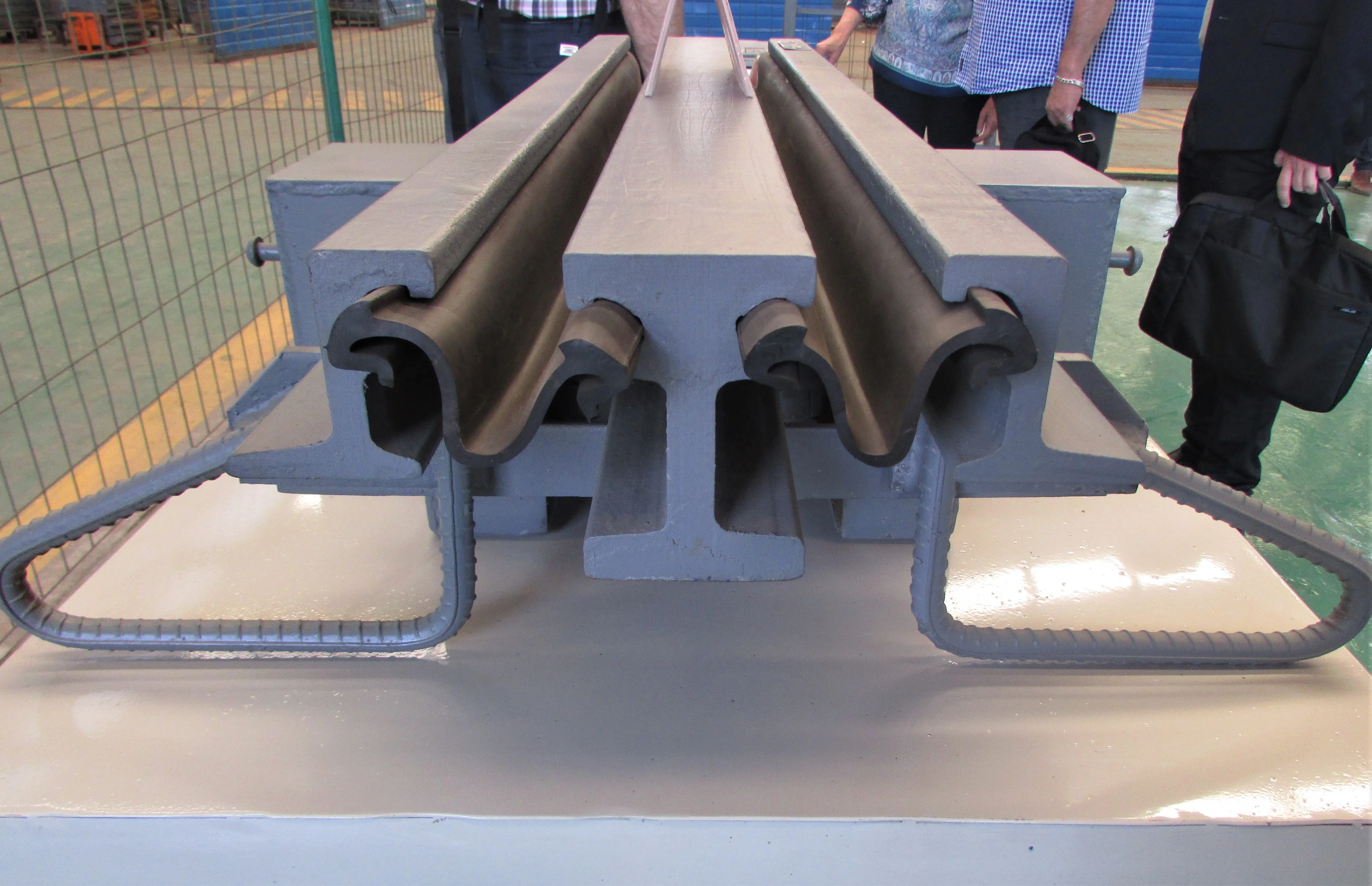 Jingtong rubber China bstainless steel railway expansion joint factory