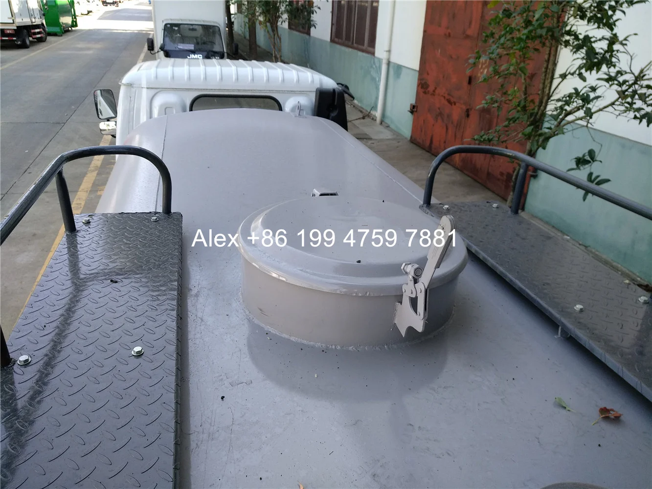 4x2 Dongfeng 5000 liters water tank truck