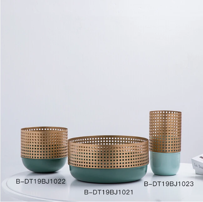 Color customized decorative vases for flower arrangement