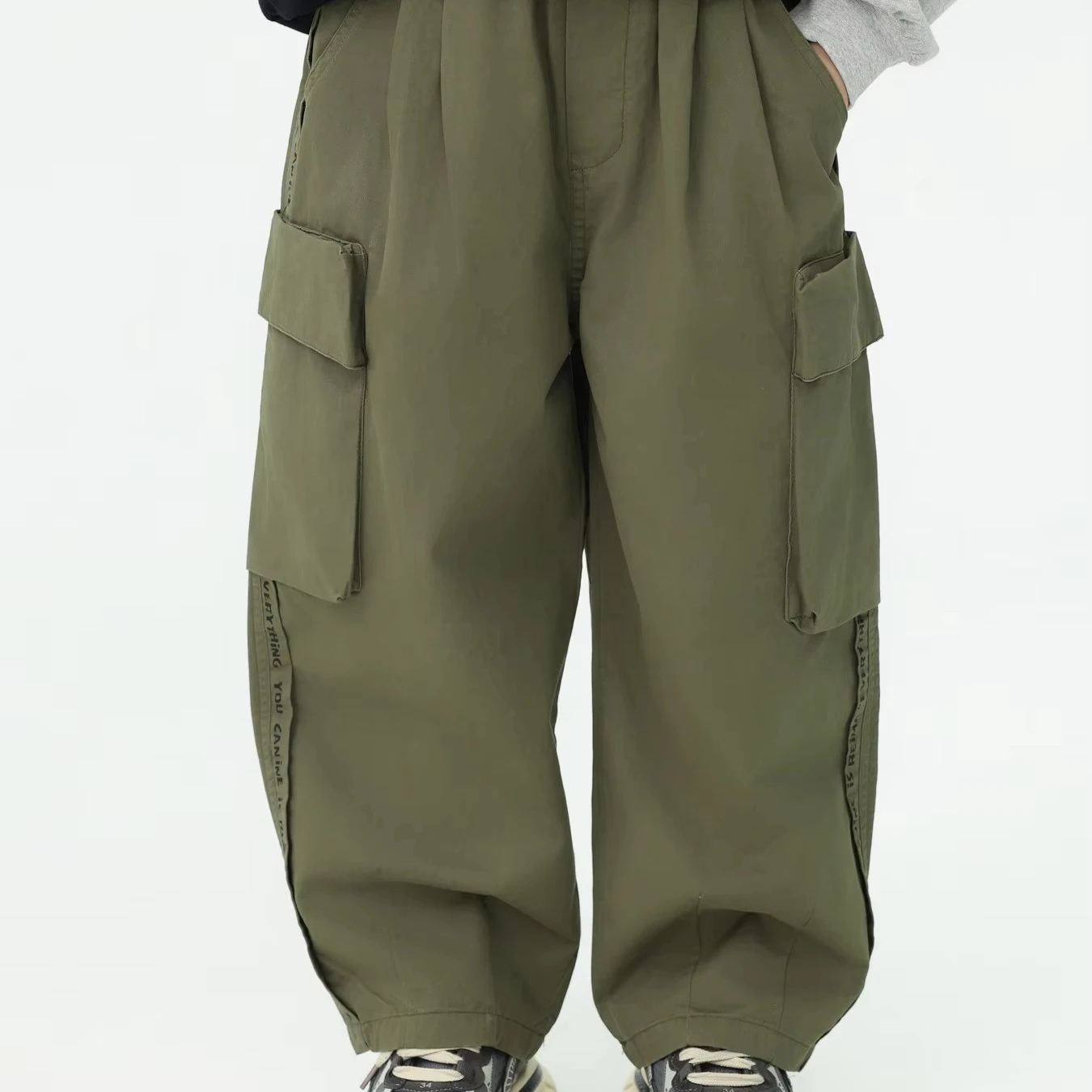 2024 Autumn New Foreign Style Casual Pants for Children Loose Joker Big Pocket Overalls with Embroidered Techniques