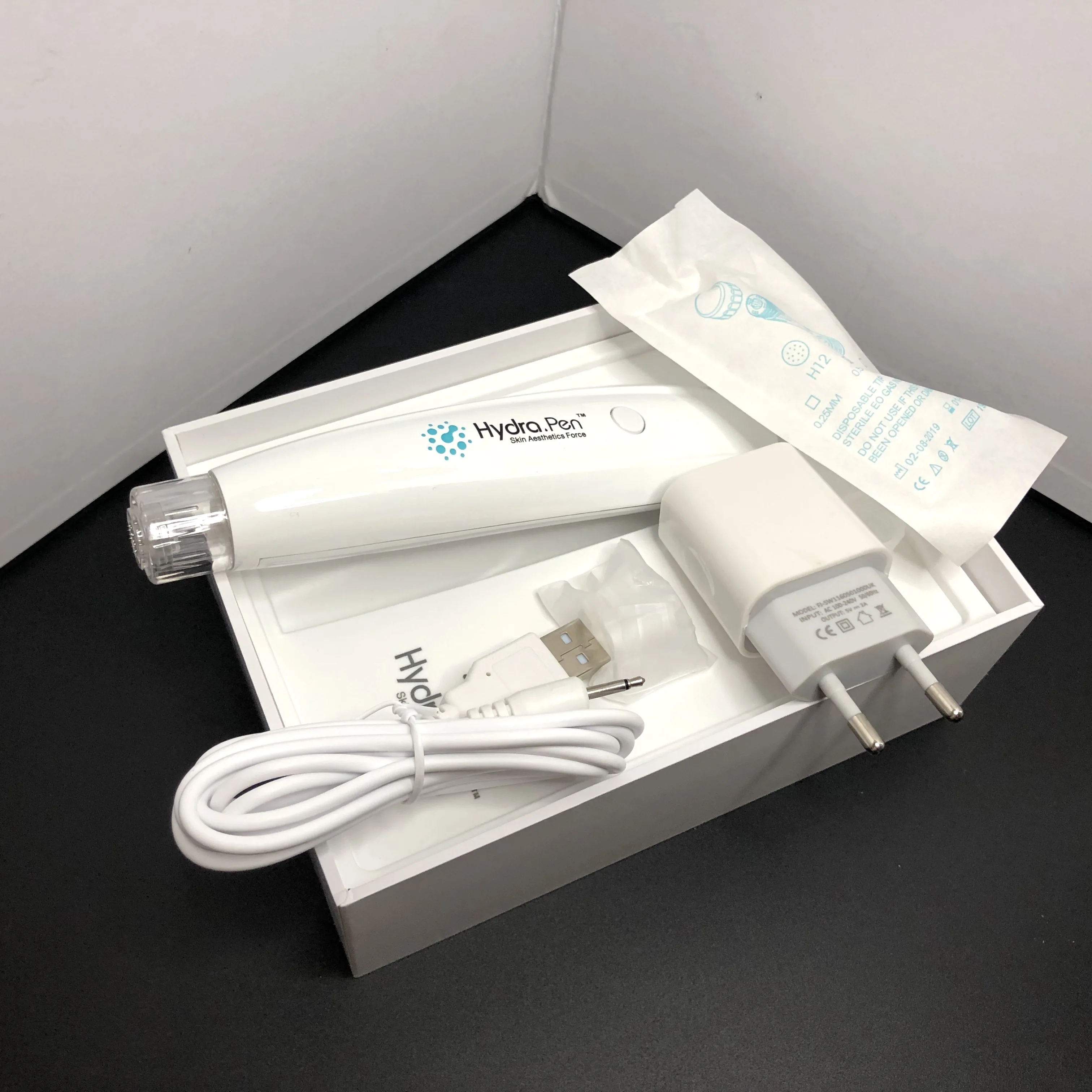 
Newest Christmas new product 2 in 1 Micro-needling Pen Automatic Applicator Derma Pen Hydra pen H2 +10pcs cartridges 