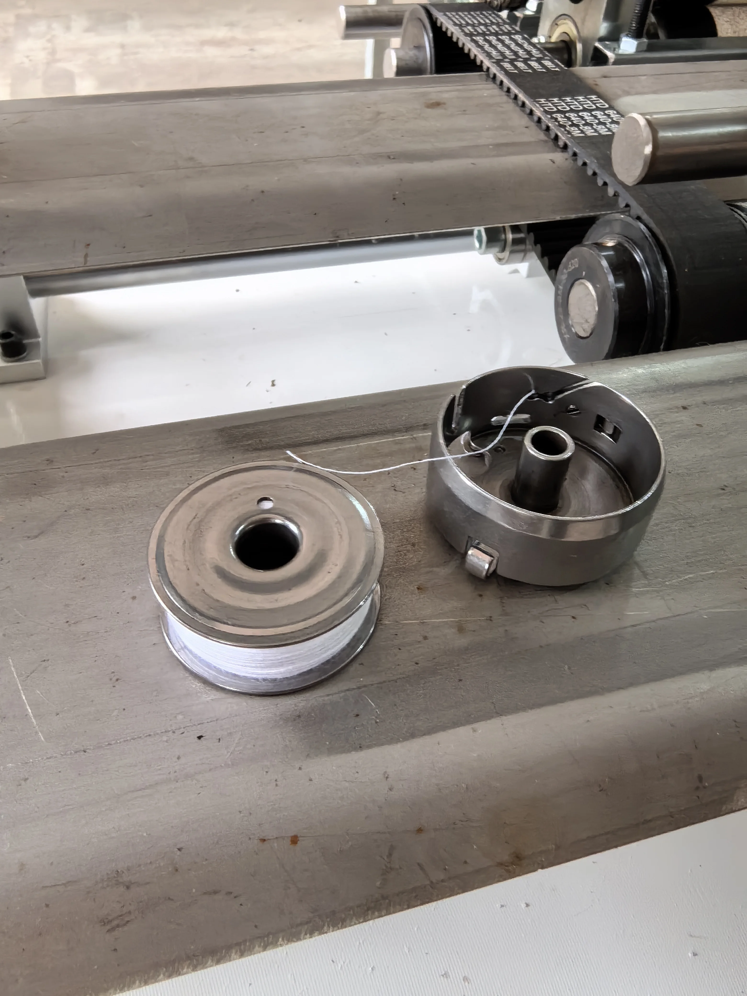 Компьютеризированная многоголовая матрас cnc стегальная швейная машина с замком, высокоскоростная губчатая стеганая машина