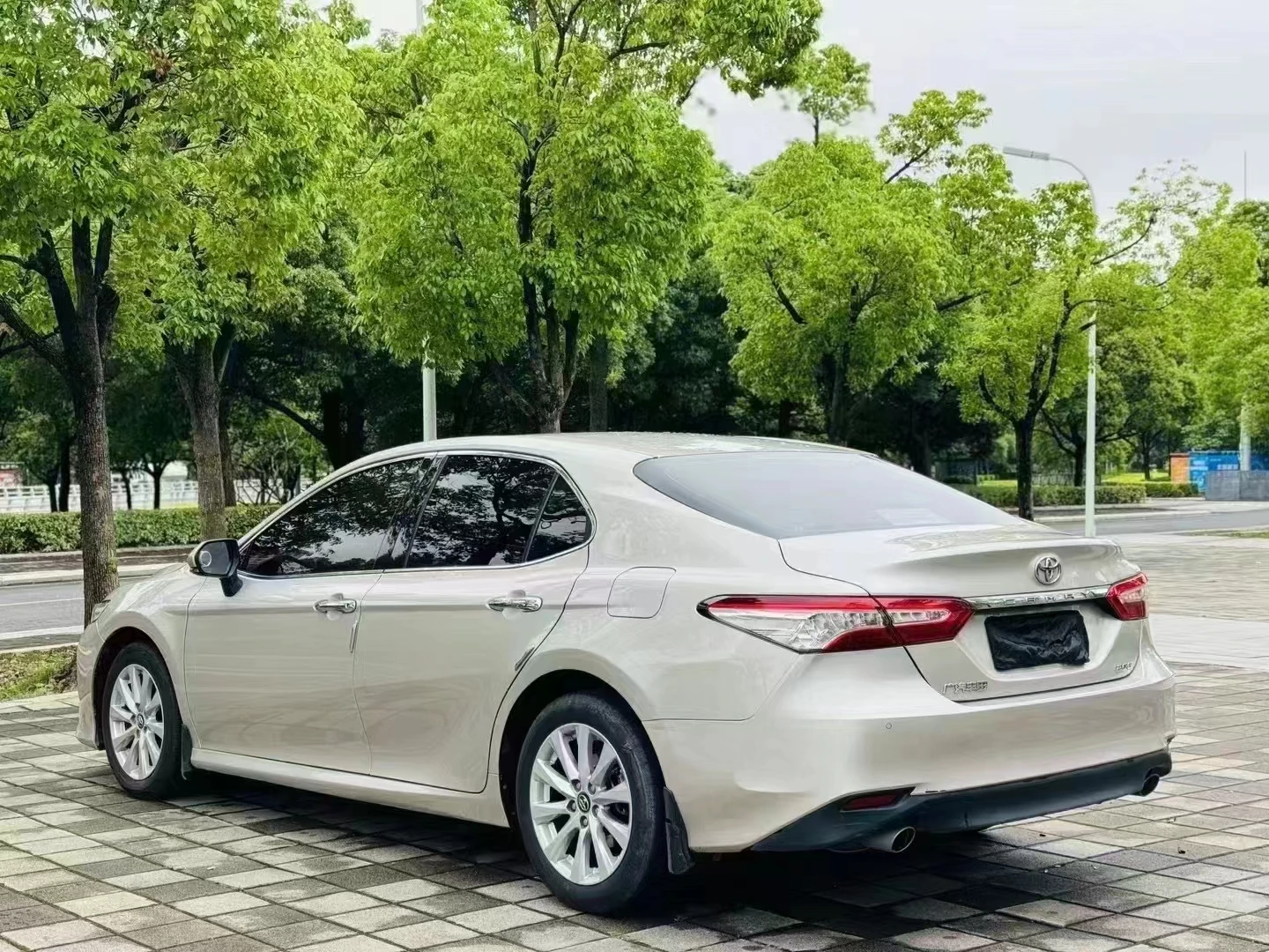 Автомобиль Toyot aCamry Подержанный автомобиль автоматический полноприводный бензиновый 4-дверный 5-местный по низкой цене