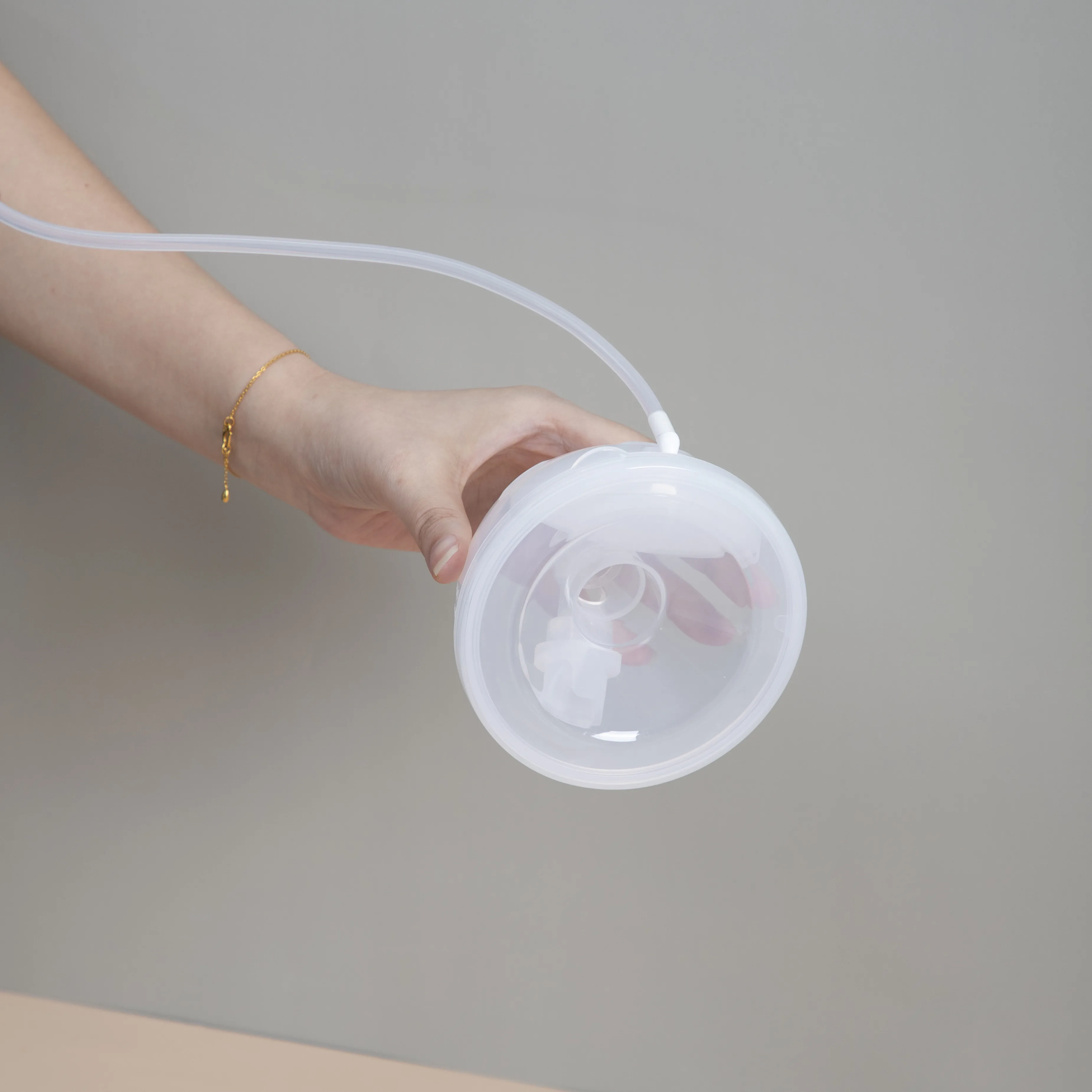 Низкий минимальный заказ, носимый Электрический молокоотсос hands free с ISO 13485 для грудного вскармливания мамы