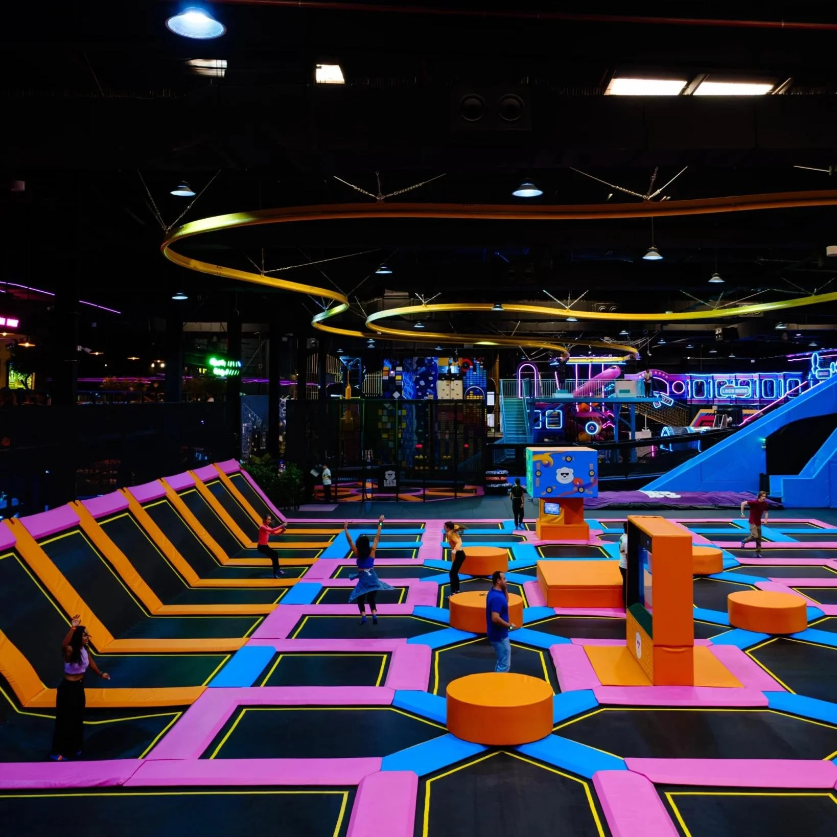 Indoor Playground Jumping Park Commerical Trampoline Park Equipment with Air Coaster, Foam Pit, Ninja Course, Ball Pool