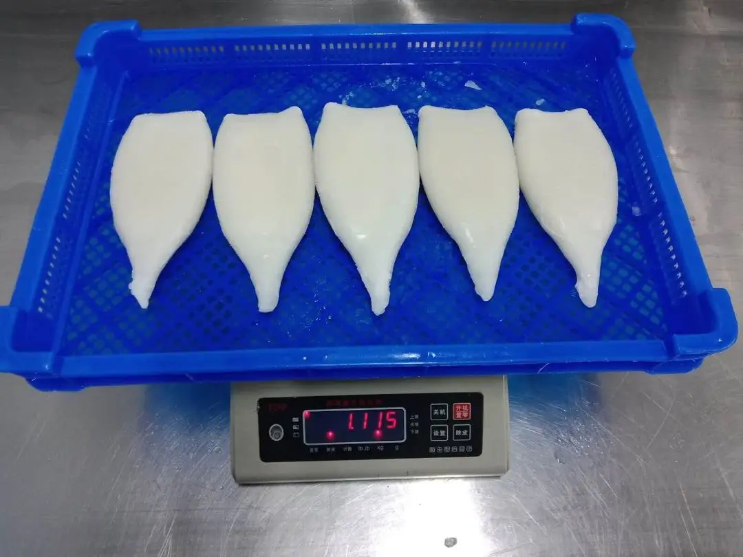 L65 giant skinless squid tube hot sale frozen squid tube with good prices