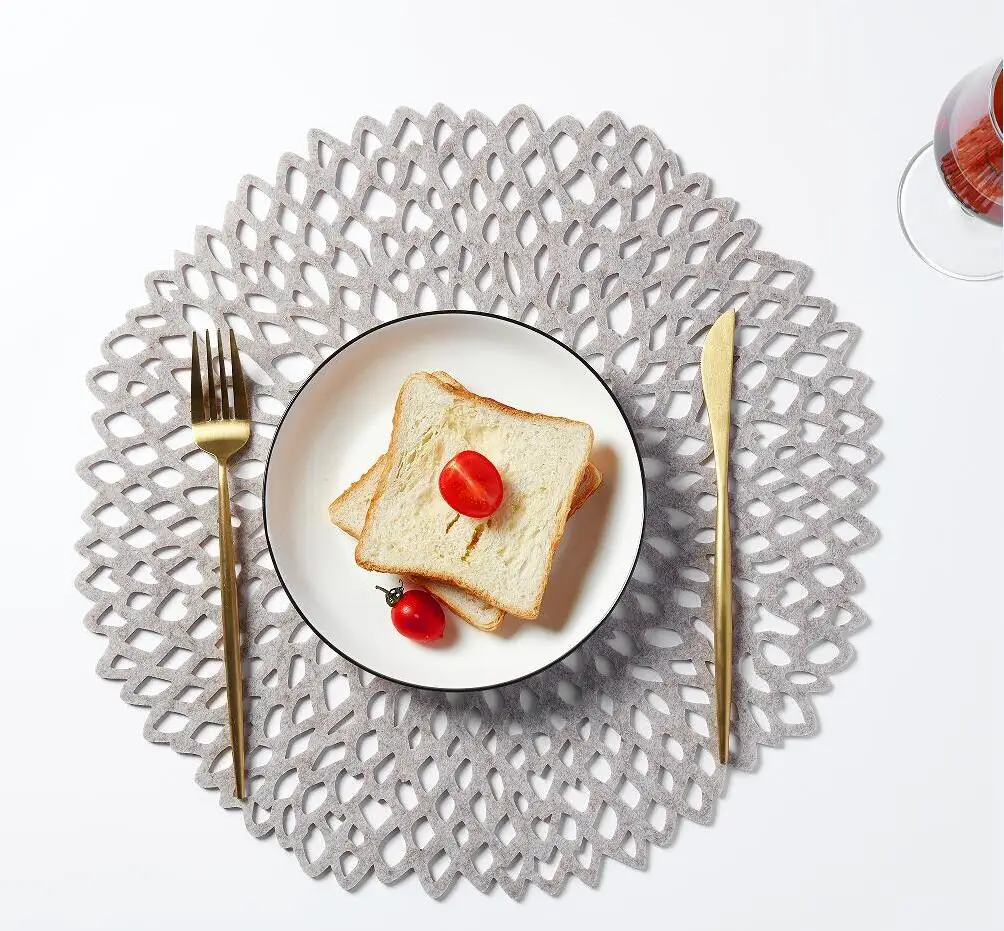 round flower hollow pattern Wholesale luxury PVC table placemat heat-resistant and stain-resistant table mat can b