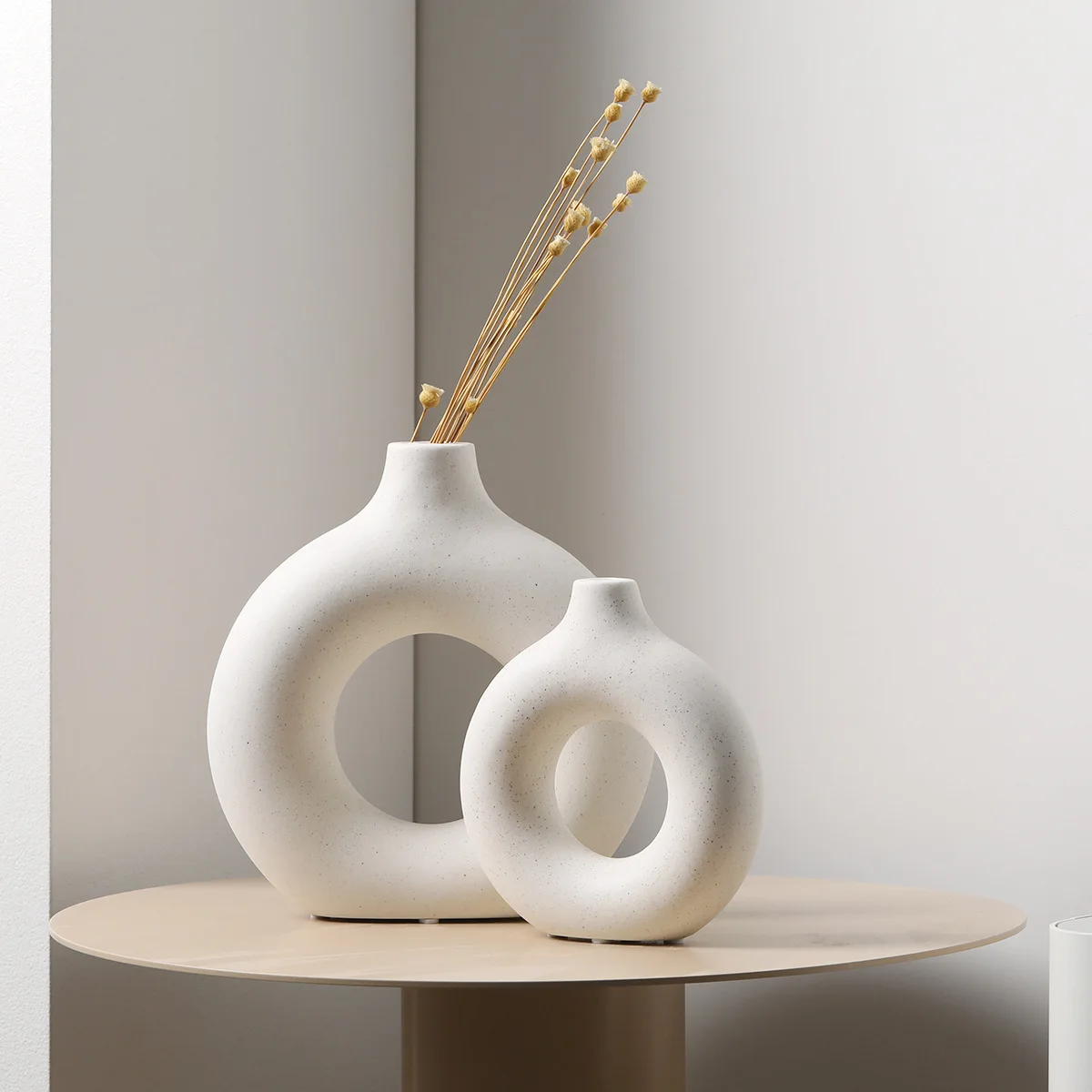 Hot sale Creative living room unglazed vase table decor vase donut shape ceramic bouquet vase