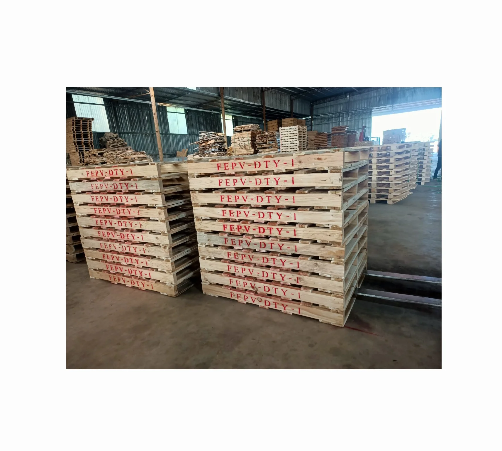 Viet Truong Hai Factory предлагает высокопрочные промышленные деревянные фанерные поддоны с 4-сторонним входом по низкой
