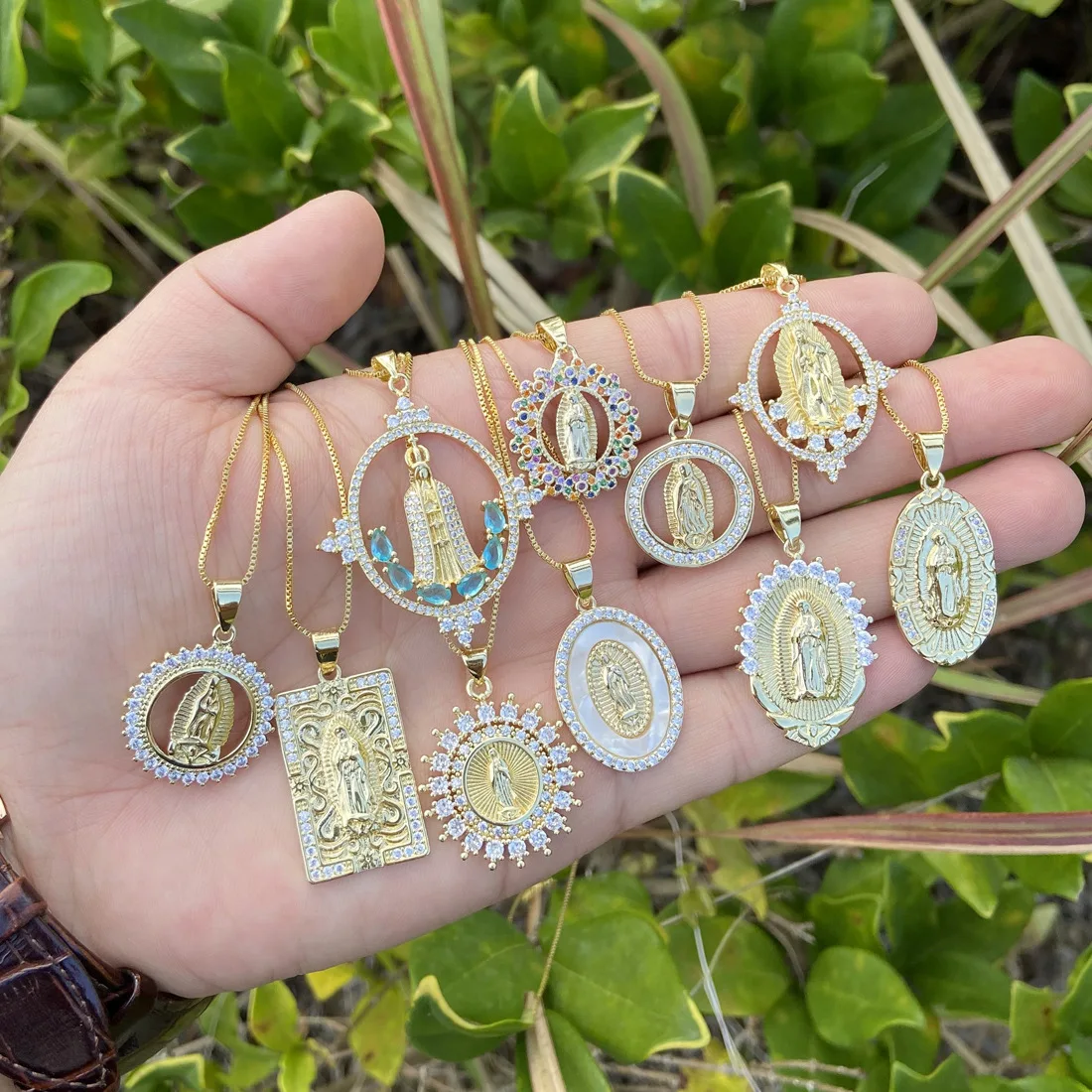 Mother Mary Jewelry Necklace 18K Gold Brass Zircon Statement K18 Gold Virgin Mary Necklace
