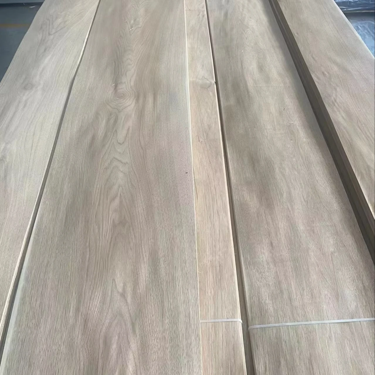 Chinese Walnut Natural Wood Veneer 2.0mm Veneer Wood Walnut Panels With Natural Walnut Veneer