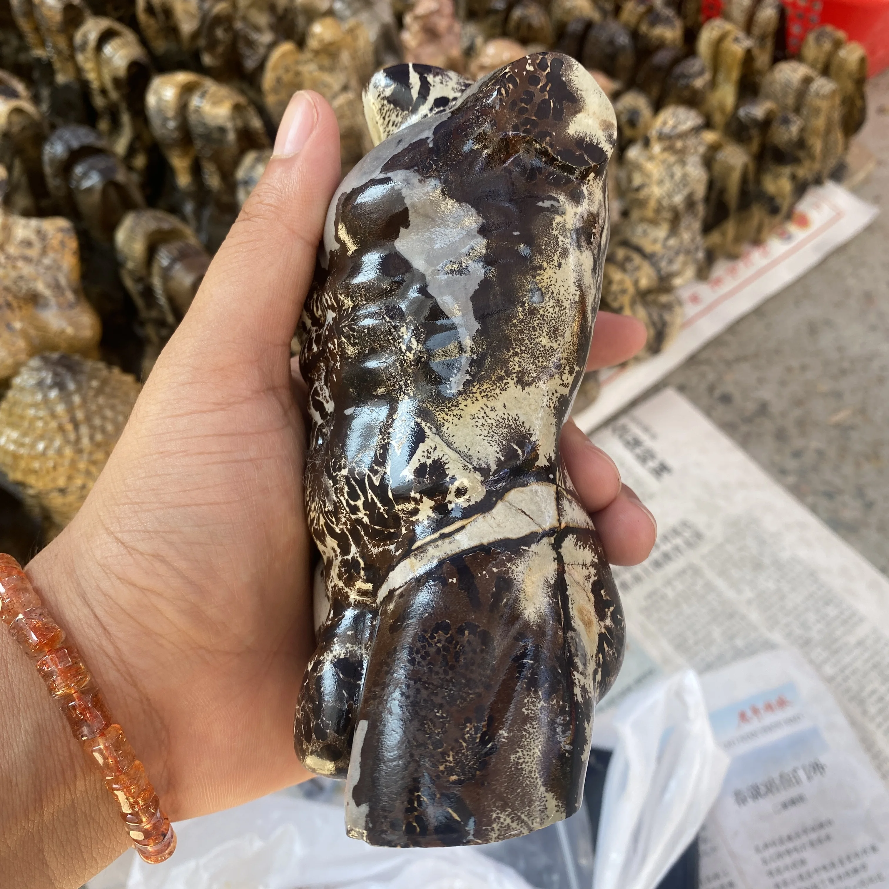 Wholesale Crystal Man Model Craft Natural Crystal Healing Stone Carving Picture Jasper Man Model Statue for home decoration
