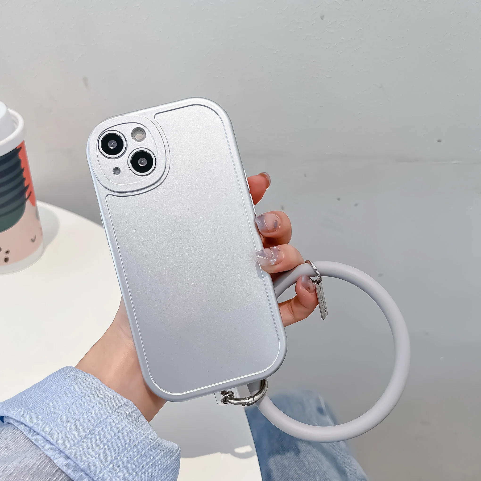 Tiktok trend phone protector creative Bracelet anti falling phone cover and anti losing bracelet phone case for iphone13