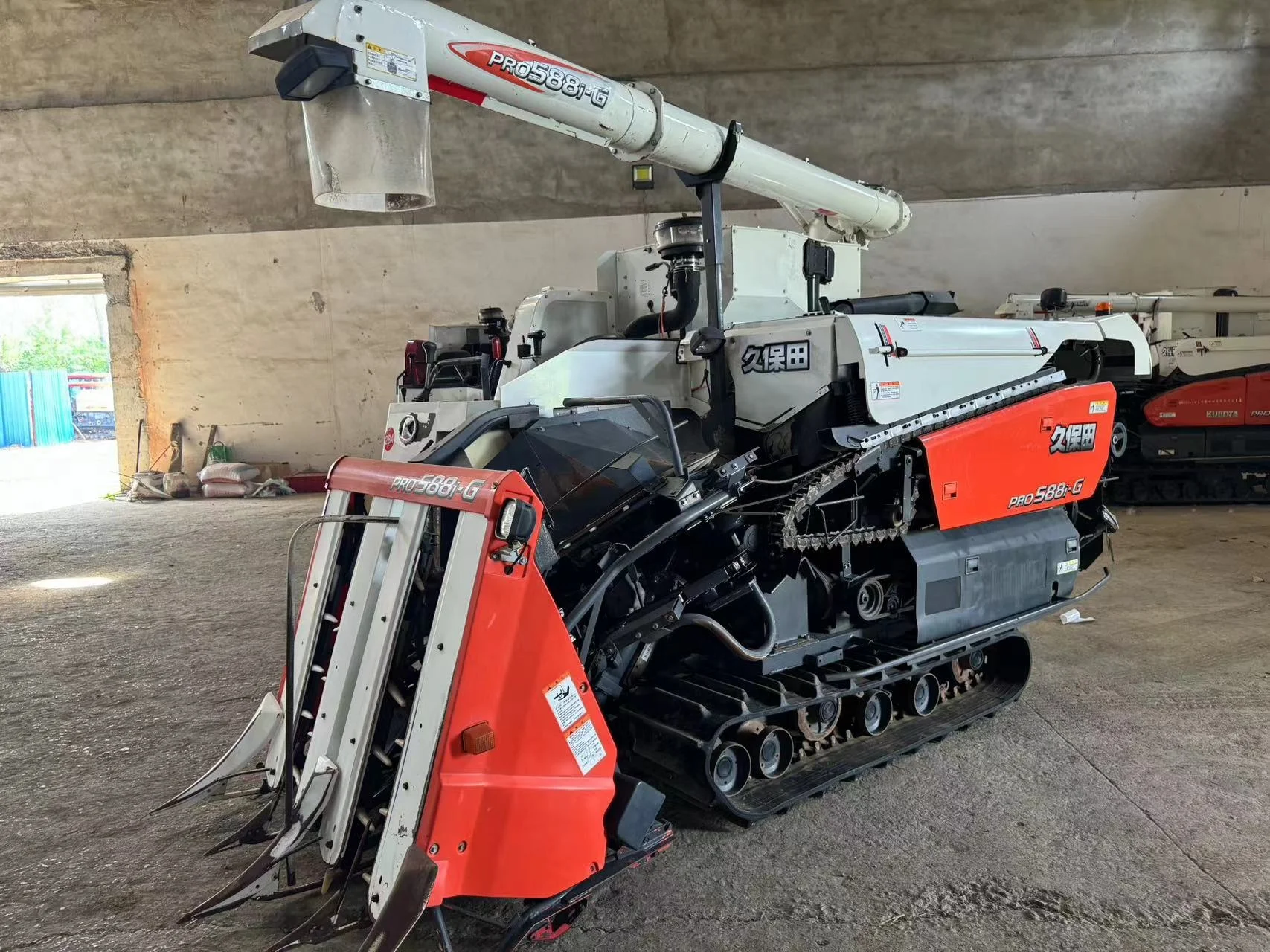 Used Kubota Combine Rice Wheat Harvester Farm Tractors Agricultural Machinery Harvesting Machine