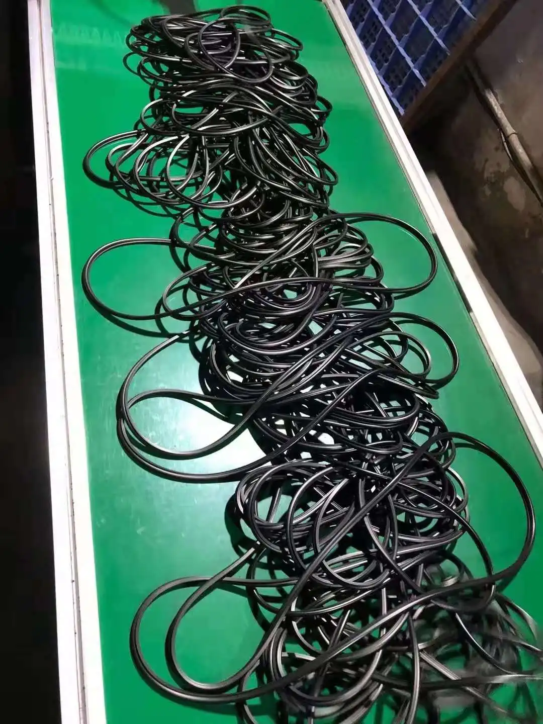 Дешевая цена и высокое качество EPDM уплотнительная резиновая прокладка для дверей окон