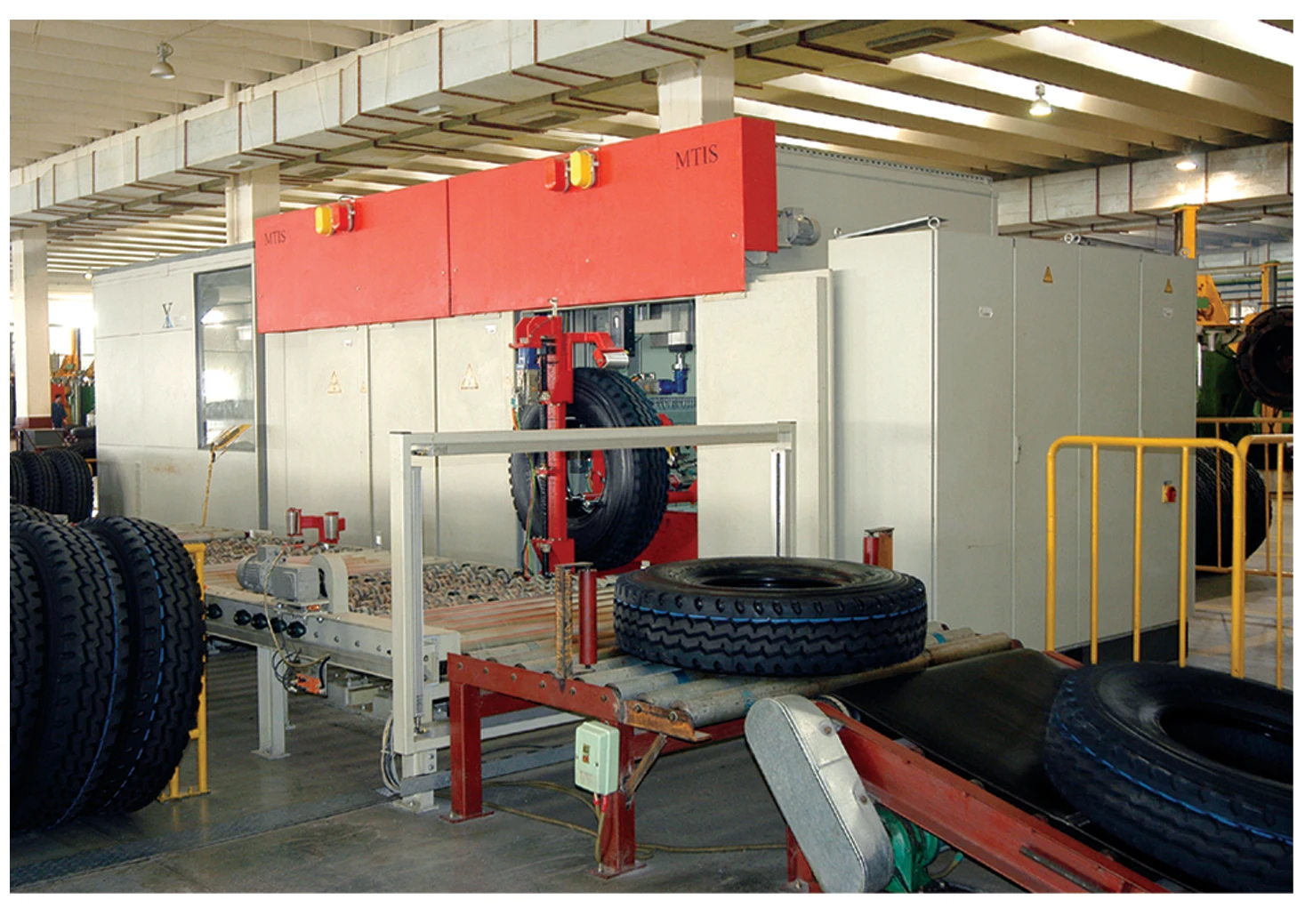 Chinese truck tires light and heavy truck tyre 9.00R20 Radial  Tube Tire