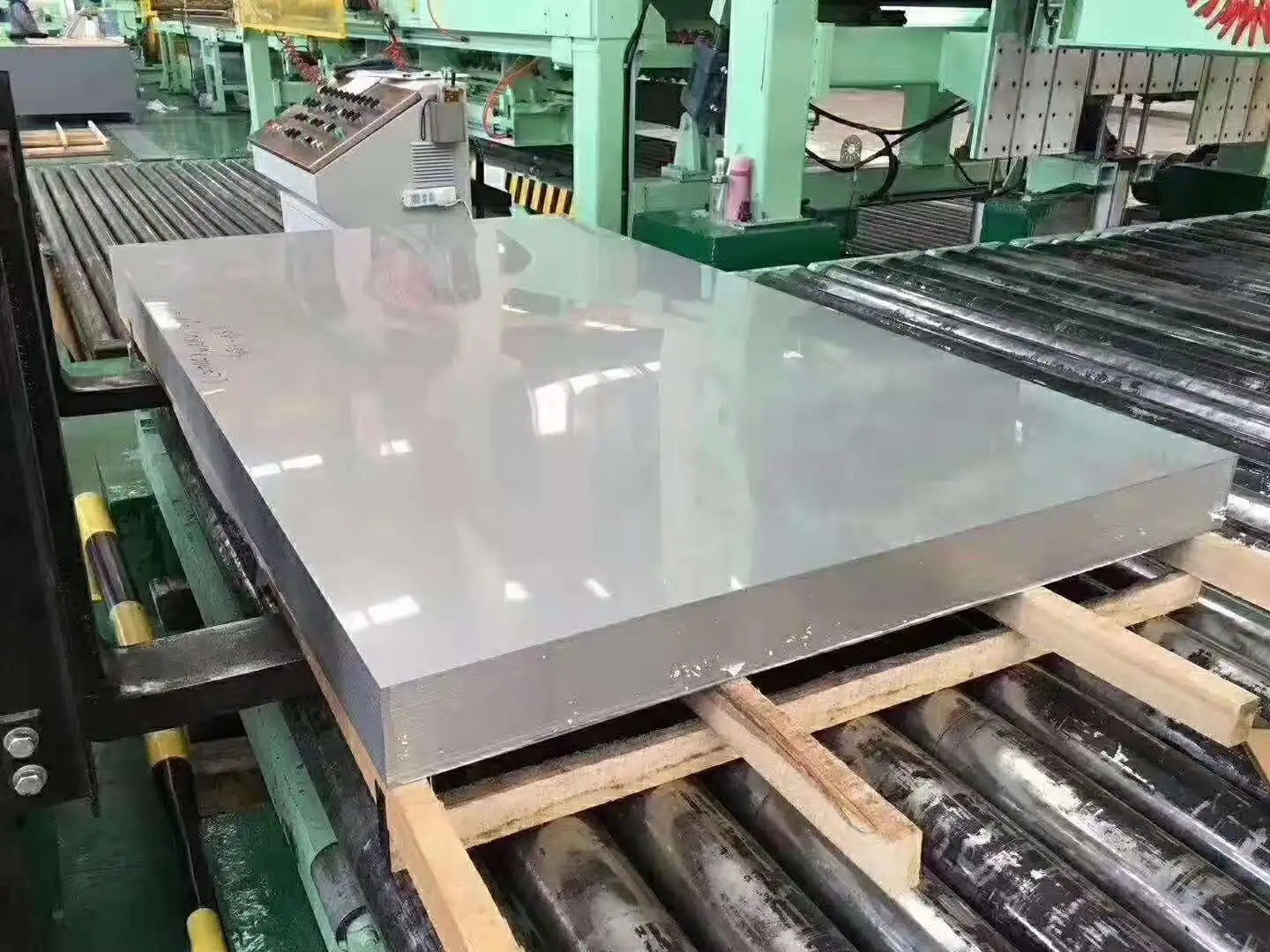 0.5mm thickness aluminum 1220 mm x 2440 mm 5052 aluminum alloy sheet