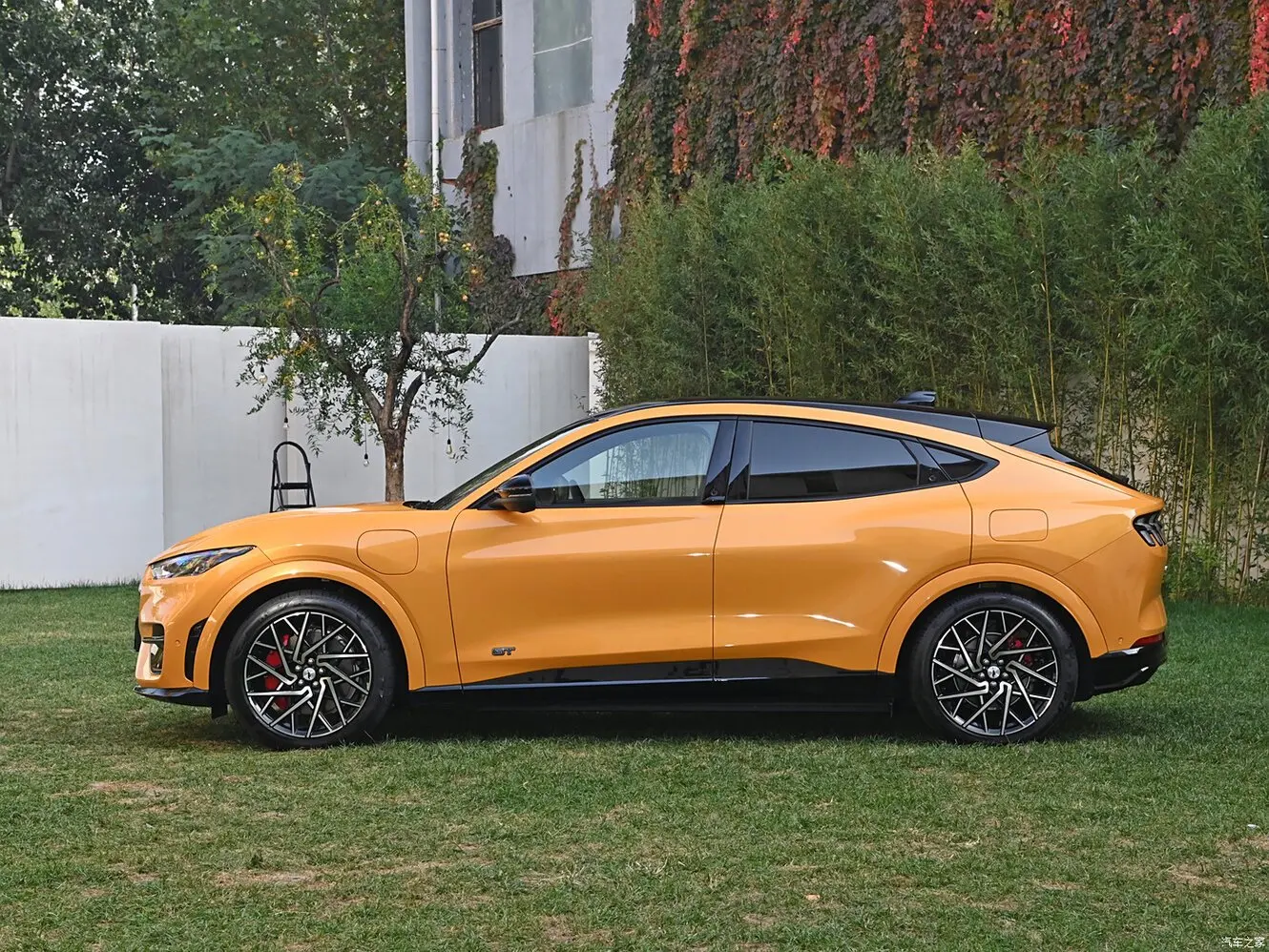 Made in China Ford Mach-e 4 Wheel Adult EV Car New Energy Vehicles Ford Mustang Mach E GT SUV High Speed Electric Car for Sale