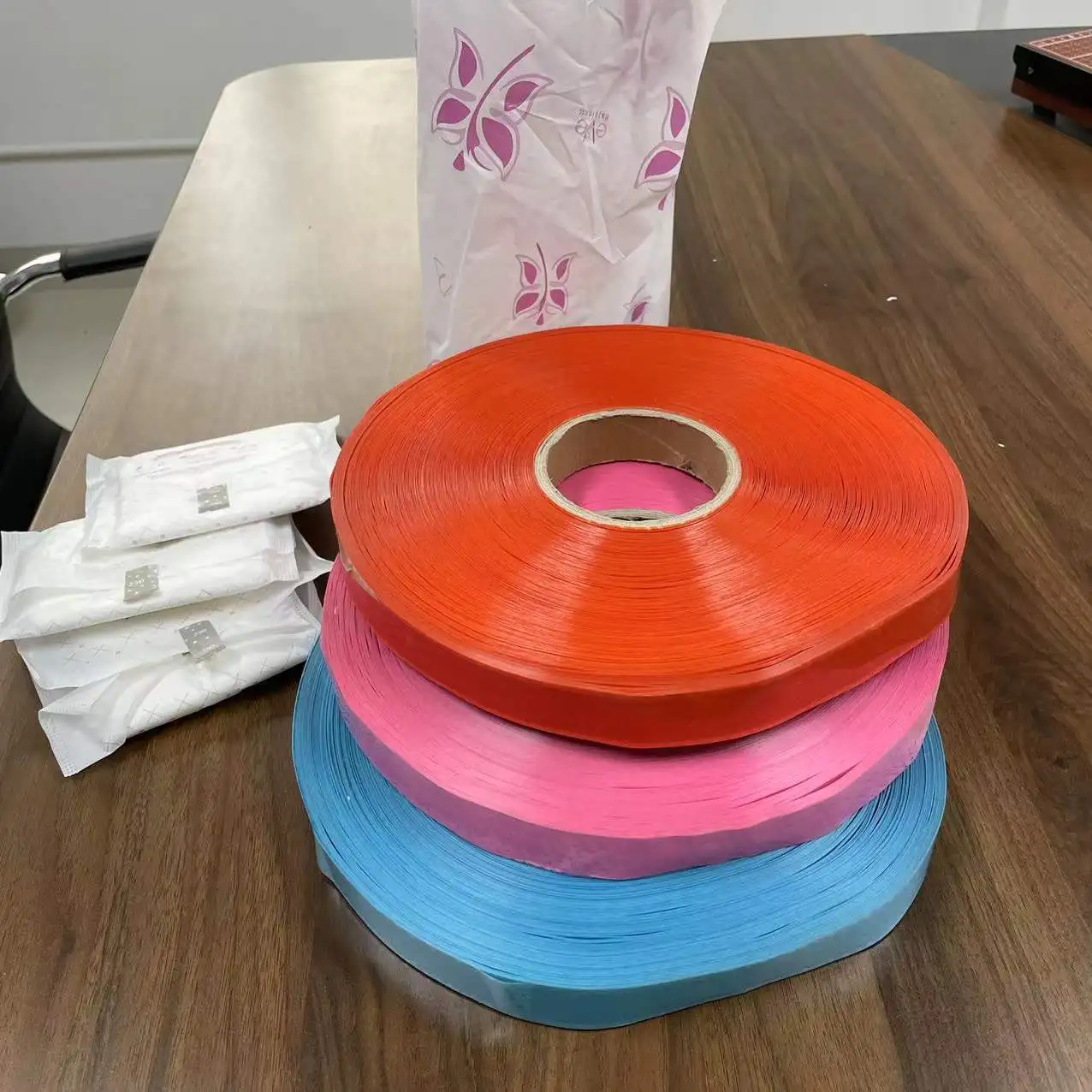 Cheaper women sanitary napkin raw material fast easy tape