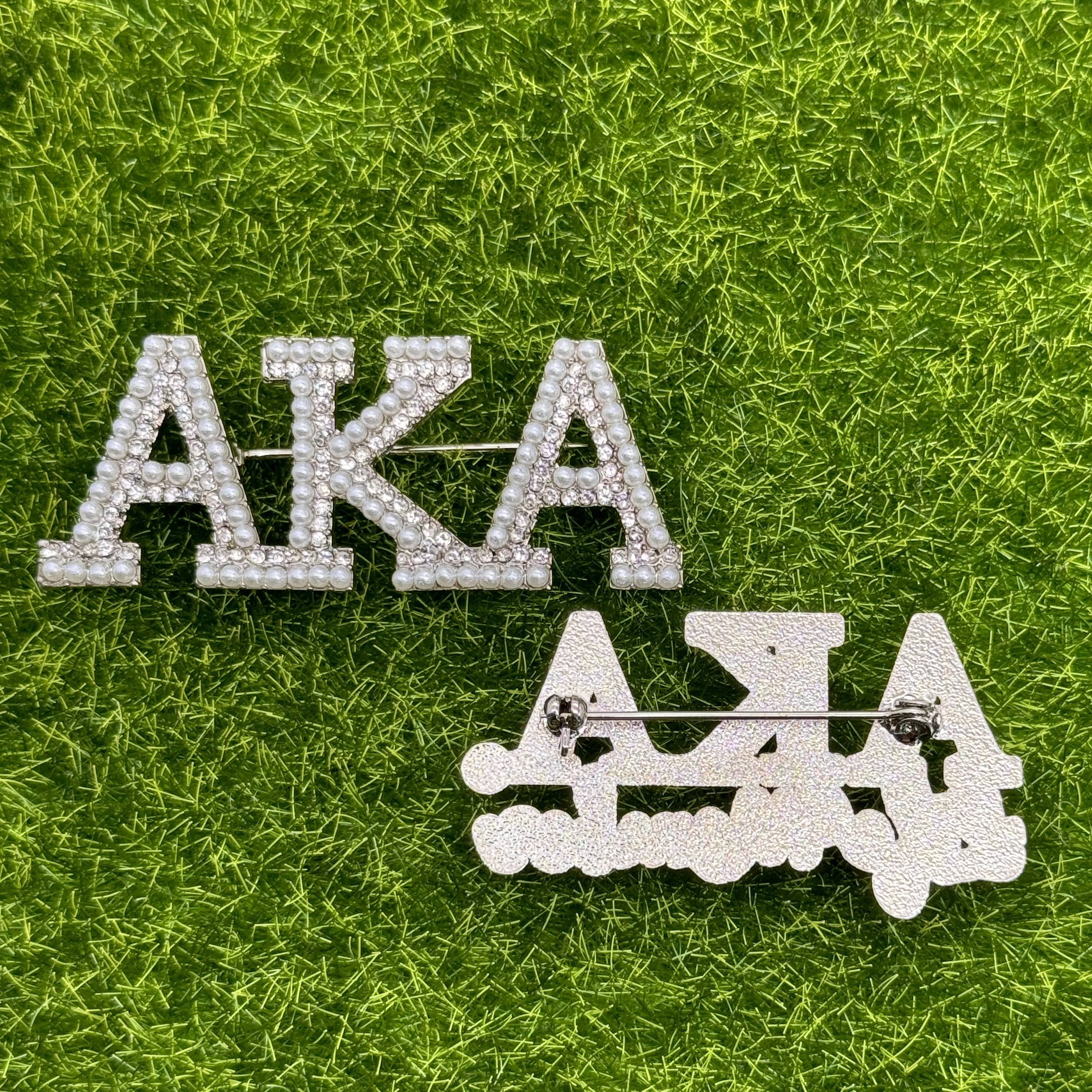 Custom New Style Association White Pearl lettering Metal Badge Brooch Fashion Metal Custom enamel badge pin