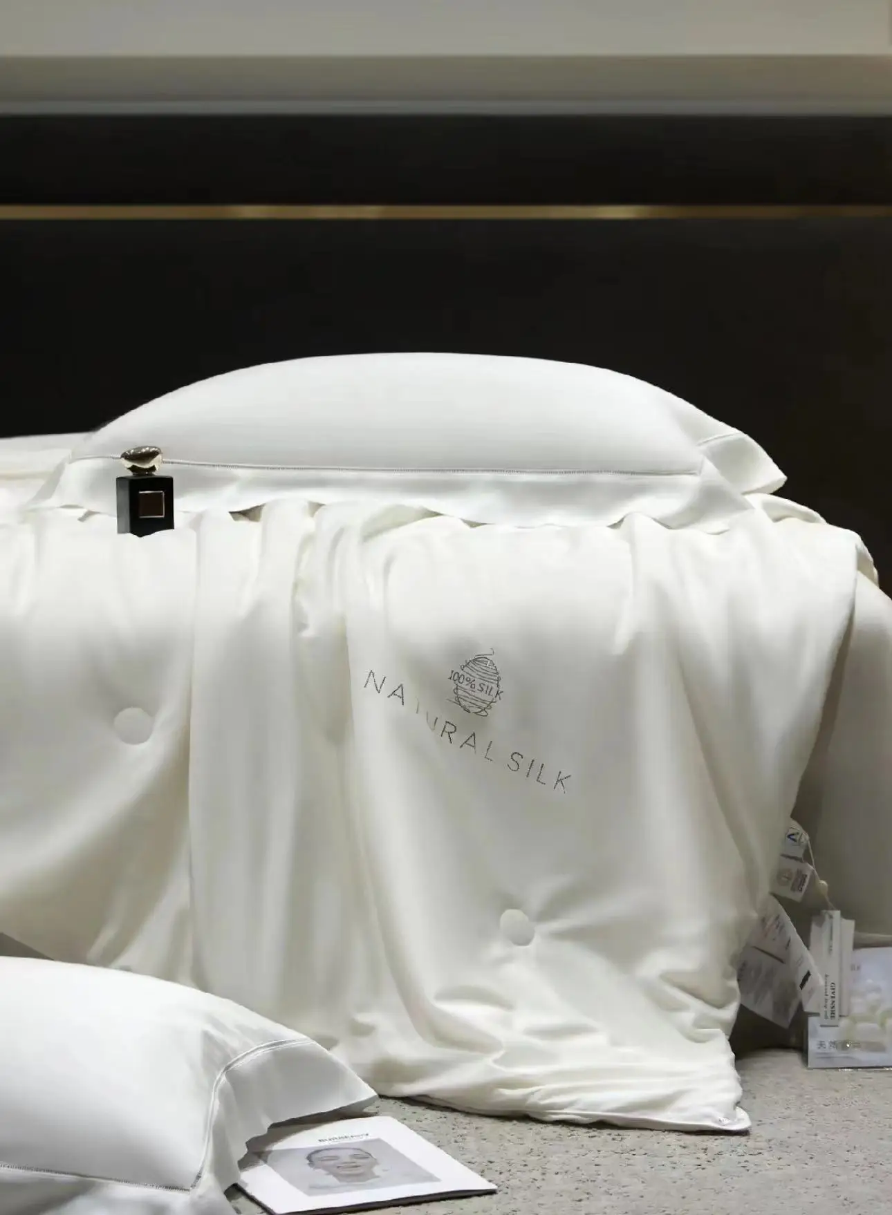 High-grade pure cotton silk is double palace cocoon long silk silkworm silk is cool in summer and thickened in autumn quilt