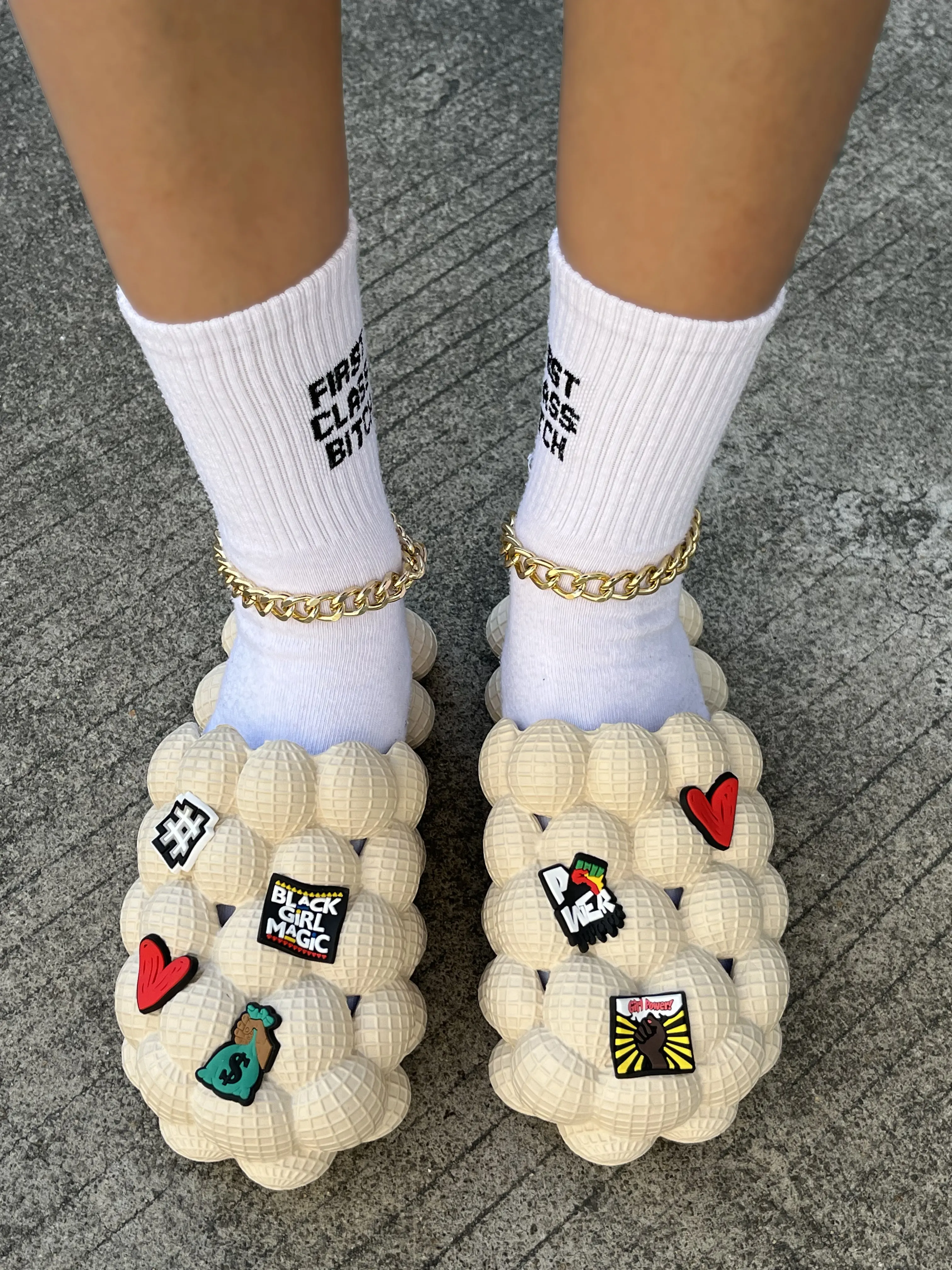 Bubble Slippers with shoe charm 2021 Unisex Fashion Outdoor EVA Clogs Women slippers Home Flip flops Massage Bubble Slides