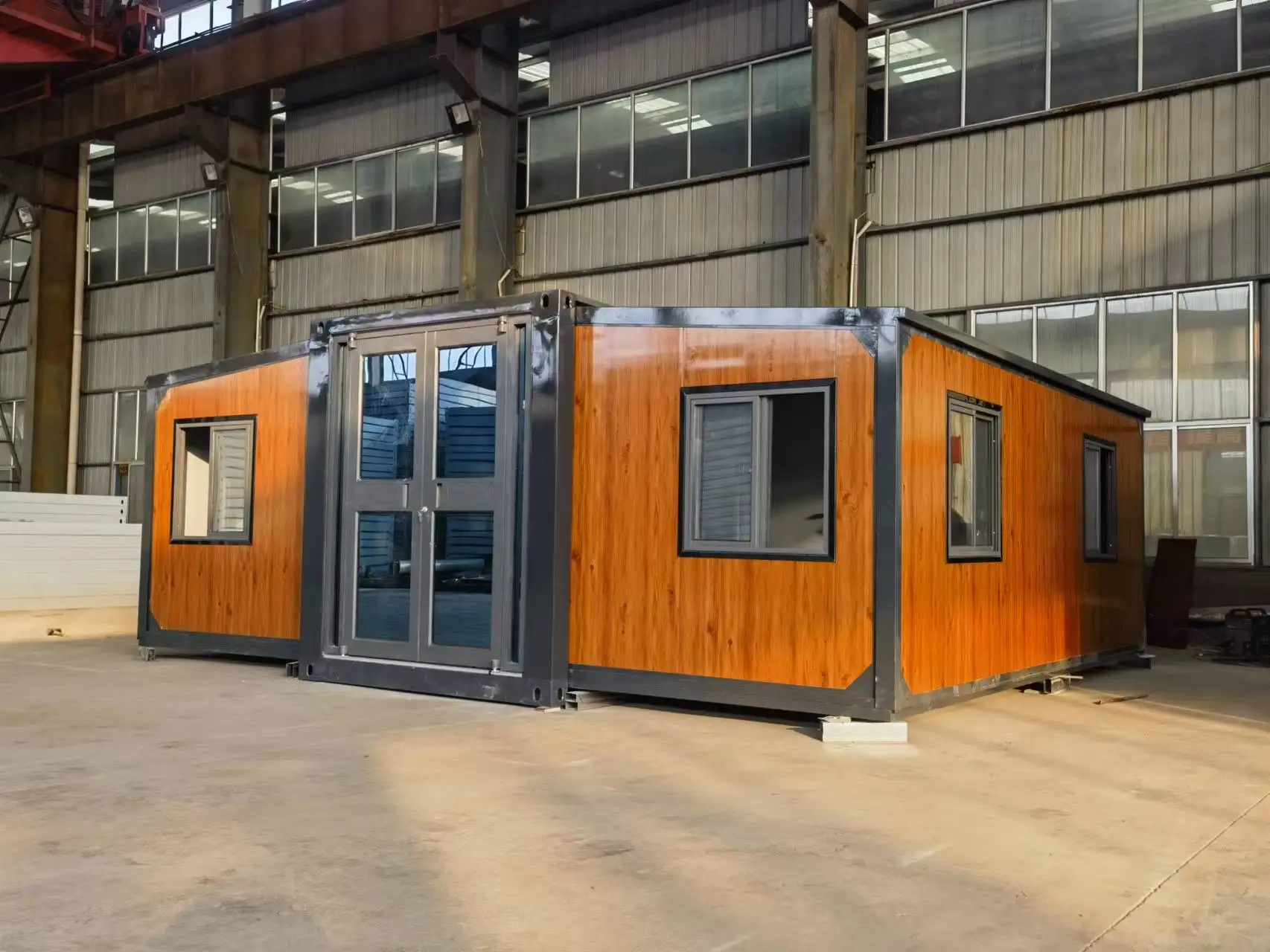 20FT Luxury Scalable Portable Container House Customizable Two Bedroom Folding Container House with Shower