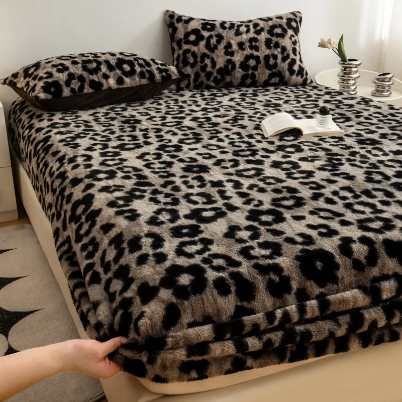 Direct SalesThickened Luxury Bed Cover High Quality Wholesale Leopard Fitted Sheets for Beds 3PCS with Winter Warm Home