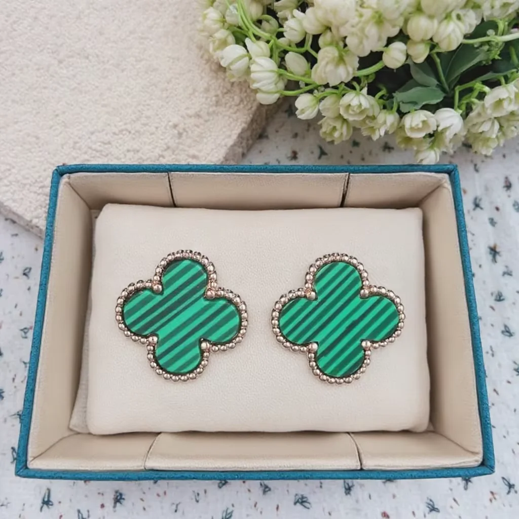 Four-leaf stainless steel stud earrings niche design sense Gold-plated groove High quality matching ear accessories