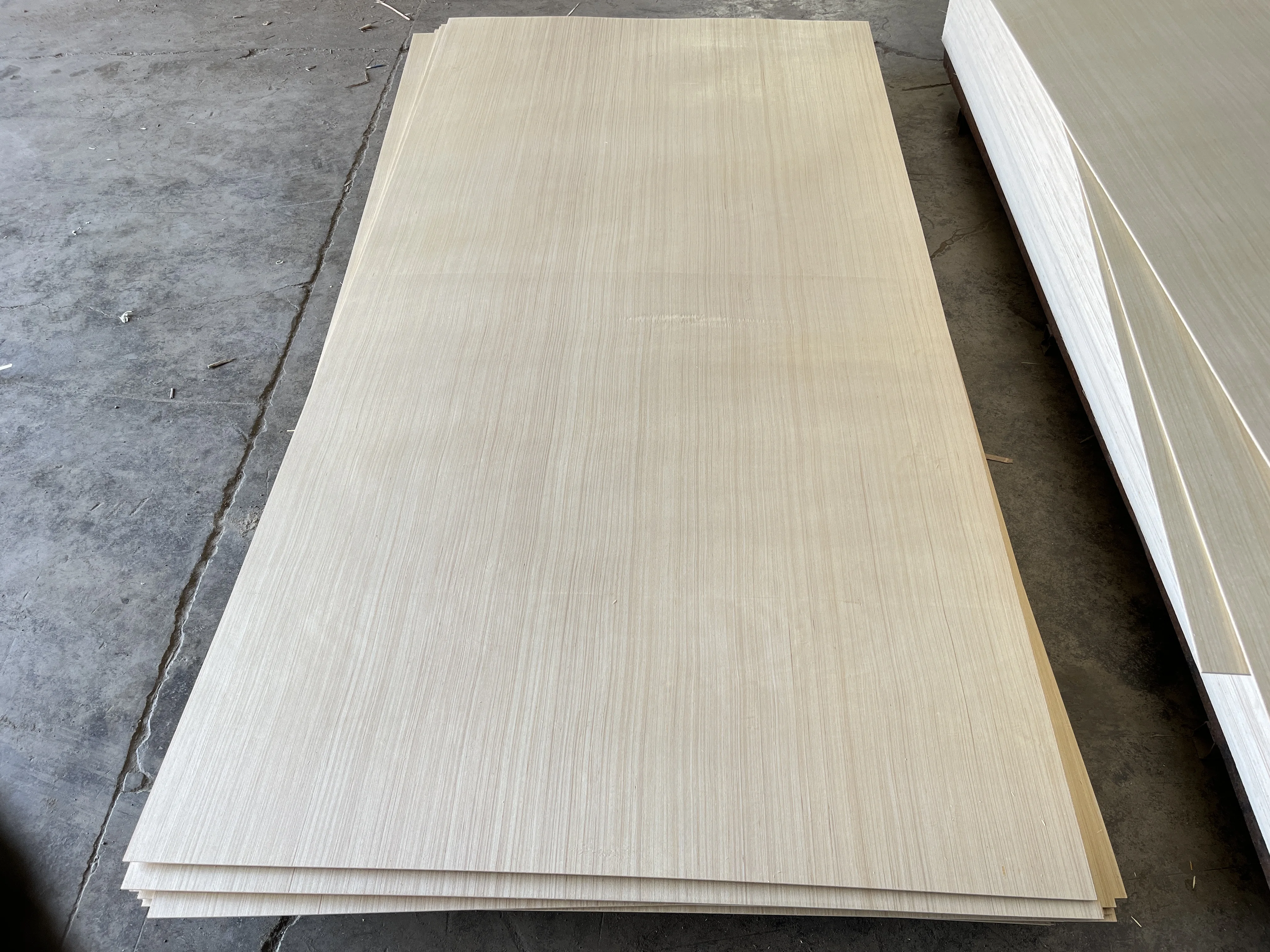 Factory Price Wood Veneer Ev Red Rosewood Veneer For Home Decoration Use