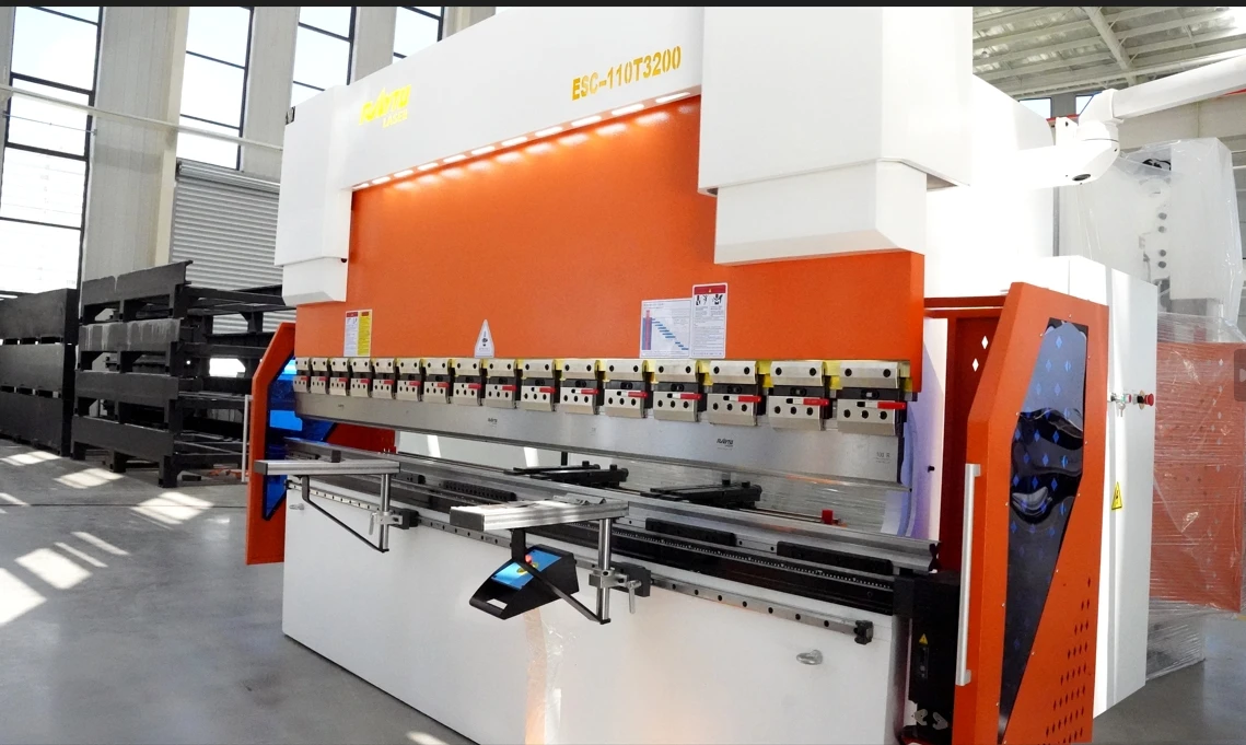 RAYTU Laser Energy Saving Fully Automatic 35 Ton CNC Press Brake  Cnc Bending Machine