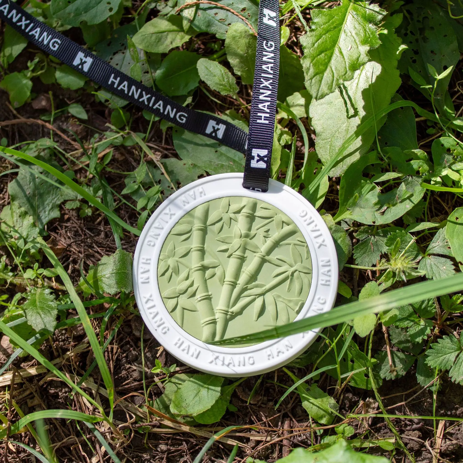 aromatherapy plum blossom fragrant stone advanced plaster pendant solid aromatherapy wax tablets deodorant lasting fragrance