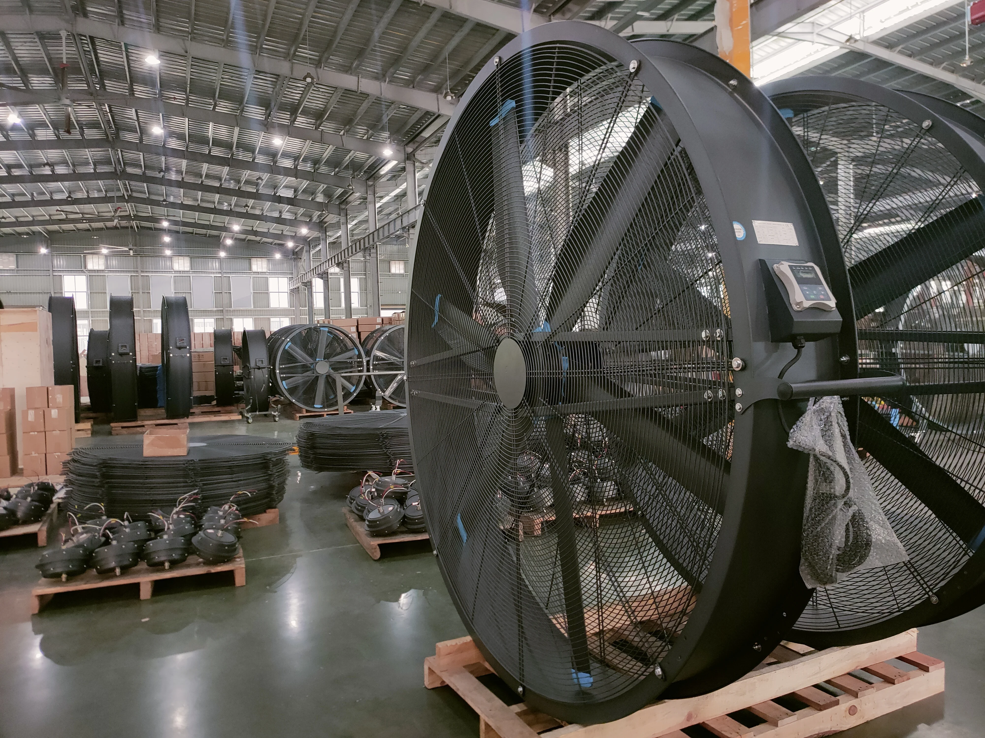 4.9ft Energy-Efficient HVLS Giant Movable Ventilation Fans Free Standing Warehouse Fans