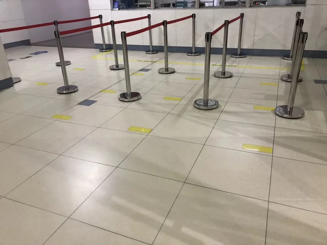 Retractable belt Barrier Stand For Supermarket Waiting Queue Line Crowd Control