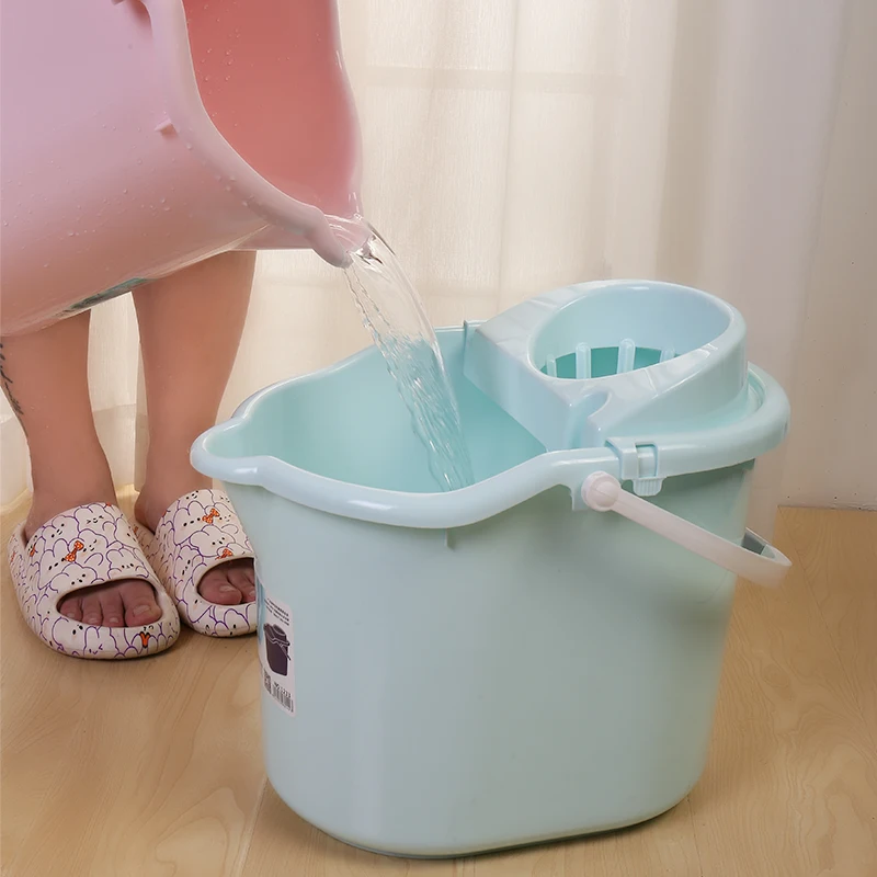 Household cleaning tools wholesale floor cleaning bucket with handle plastic mop bucket for livingroom