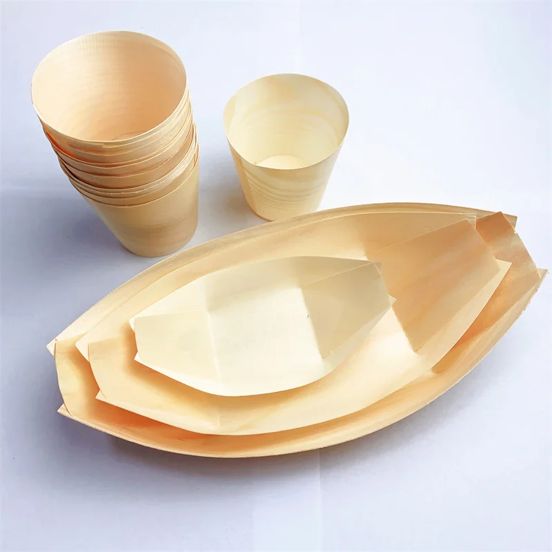 Eco-friendly disposable boat-shaped plates made from natural wood, safe and leak-proof.