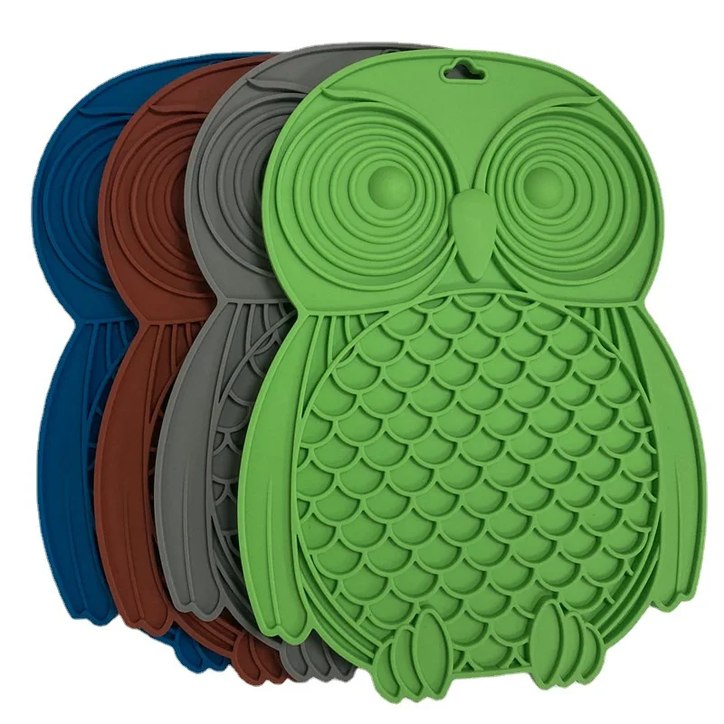 environmental multi functions square silicone feeding pad teddy shower distraction device licking mat for pet bathing grooming