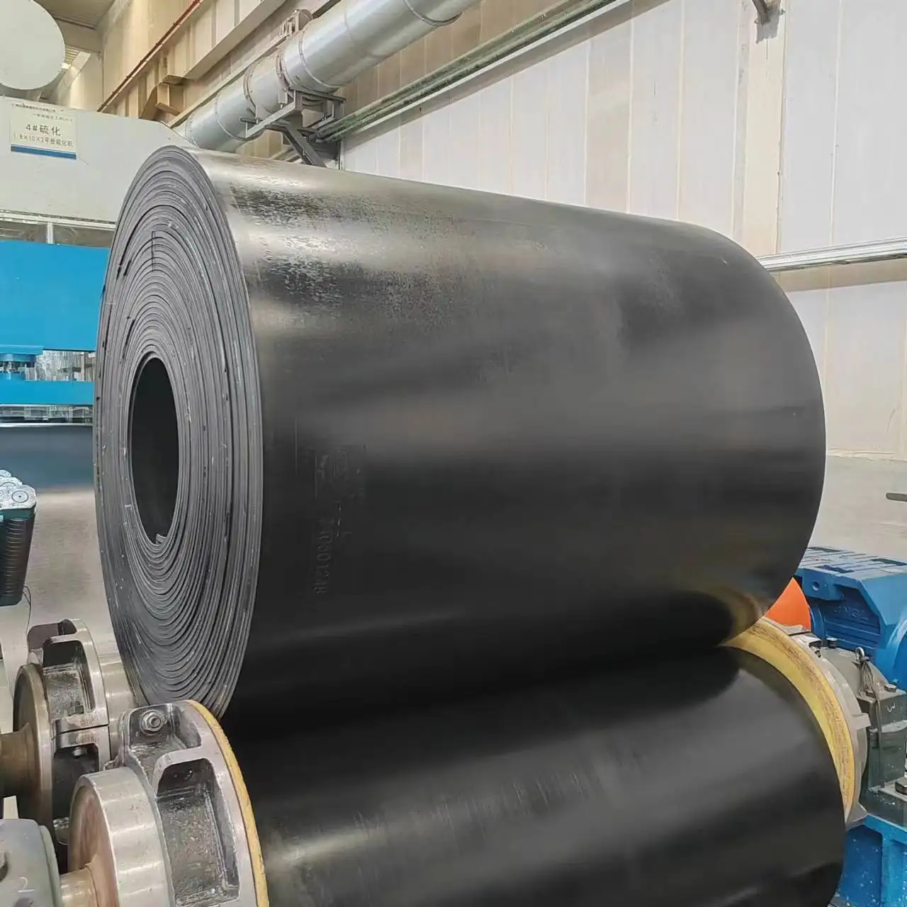 Very wear-resistant steel wire conveyor belt Rubber reinforced steel wire conveyor belt is suitable for stone crushing