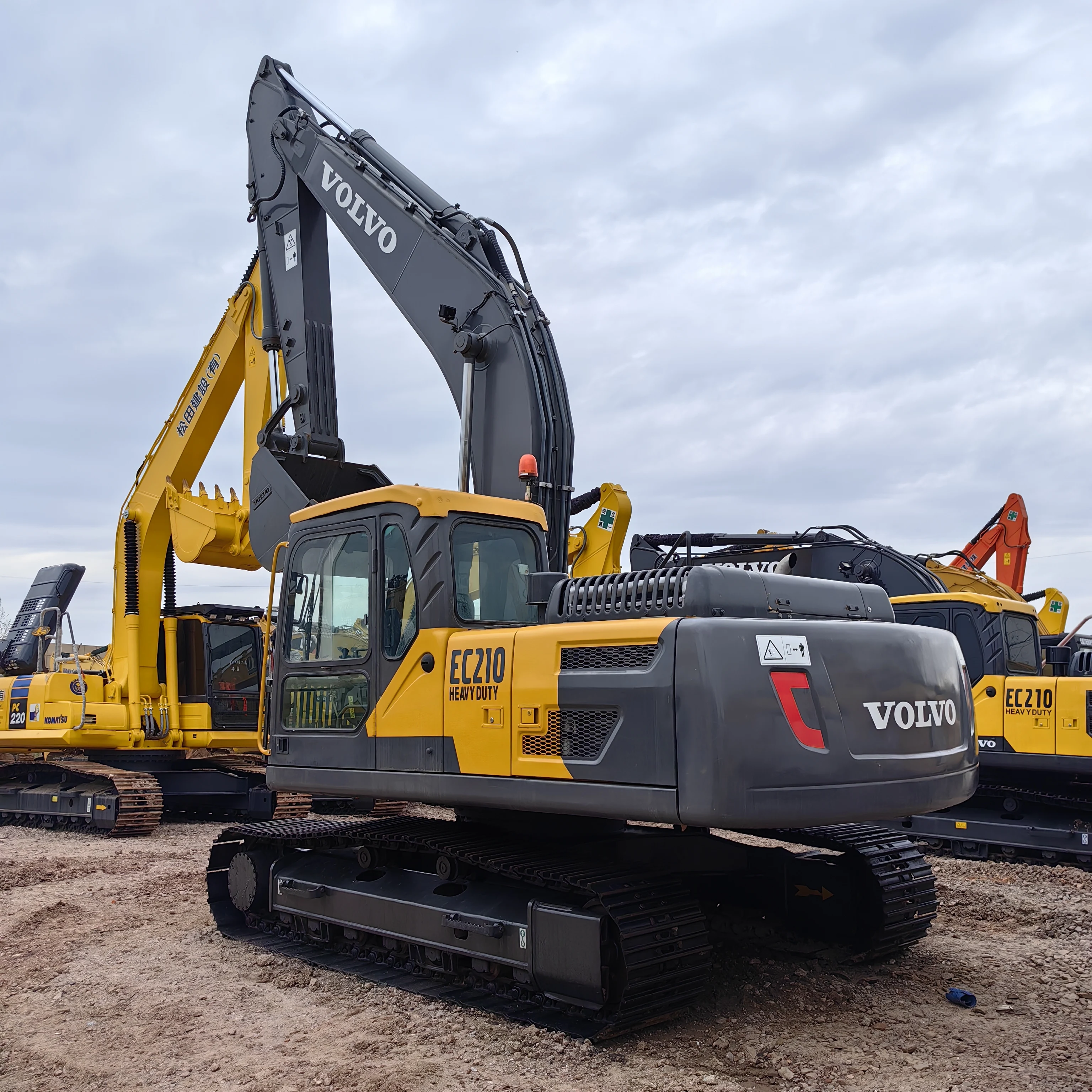 Лидер продаж Экскаватор VOLVO EC210B прочный простота обслуживания хорошая способность копать дешевое подержанная техника двигатель насоса