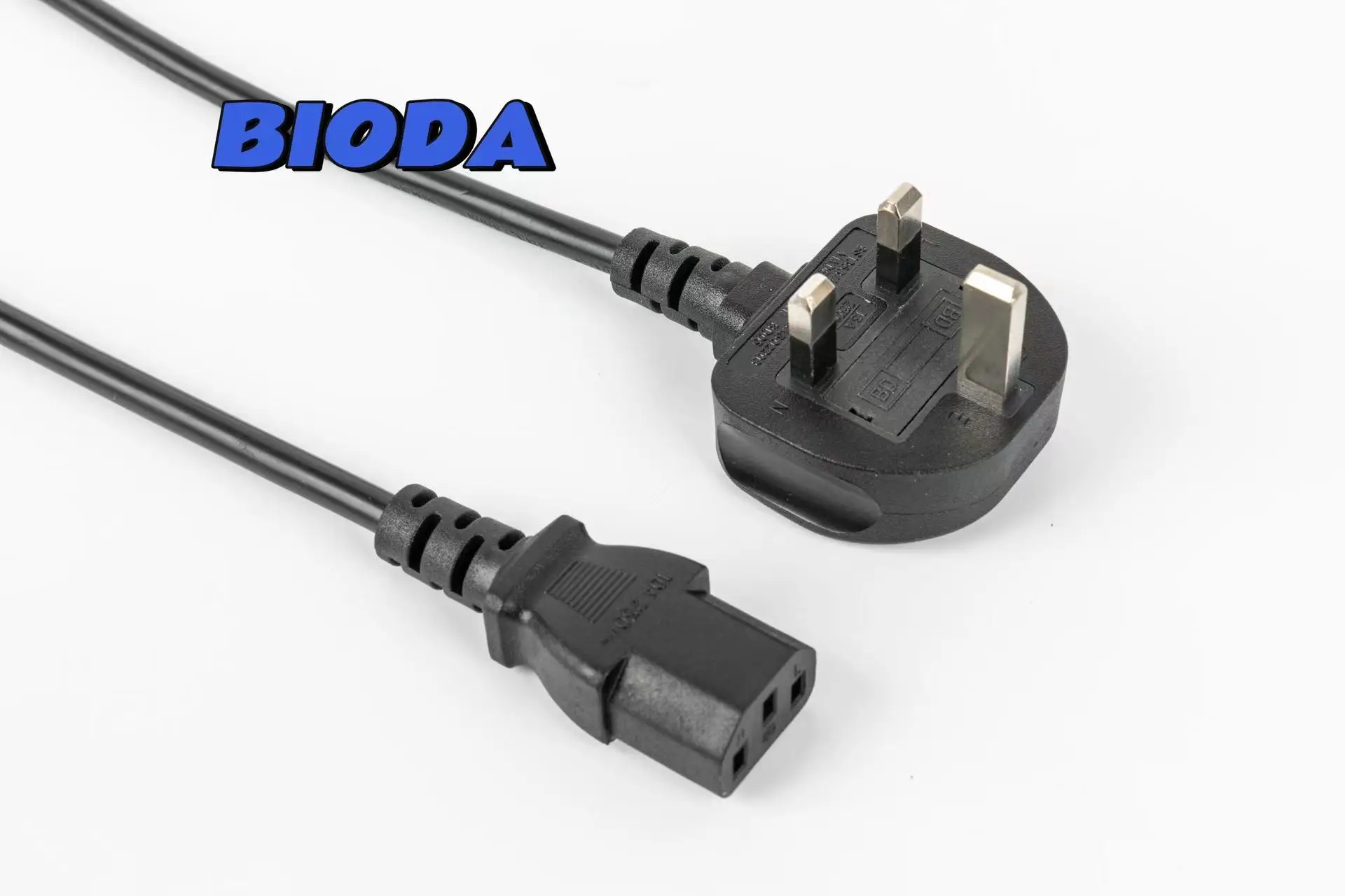 Uk Plug Cord Universal Shape with Copper Iec C7 Figure 8 Connector Ac Power Cable