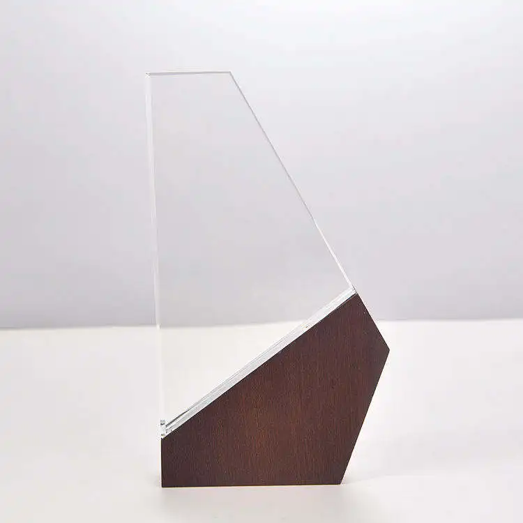 Custom Modern Crystal Glass Trophy Personalized Wooden Base Polygon Shape Crystal Trophy Award