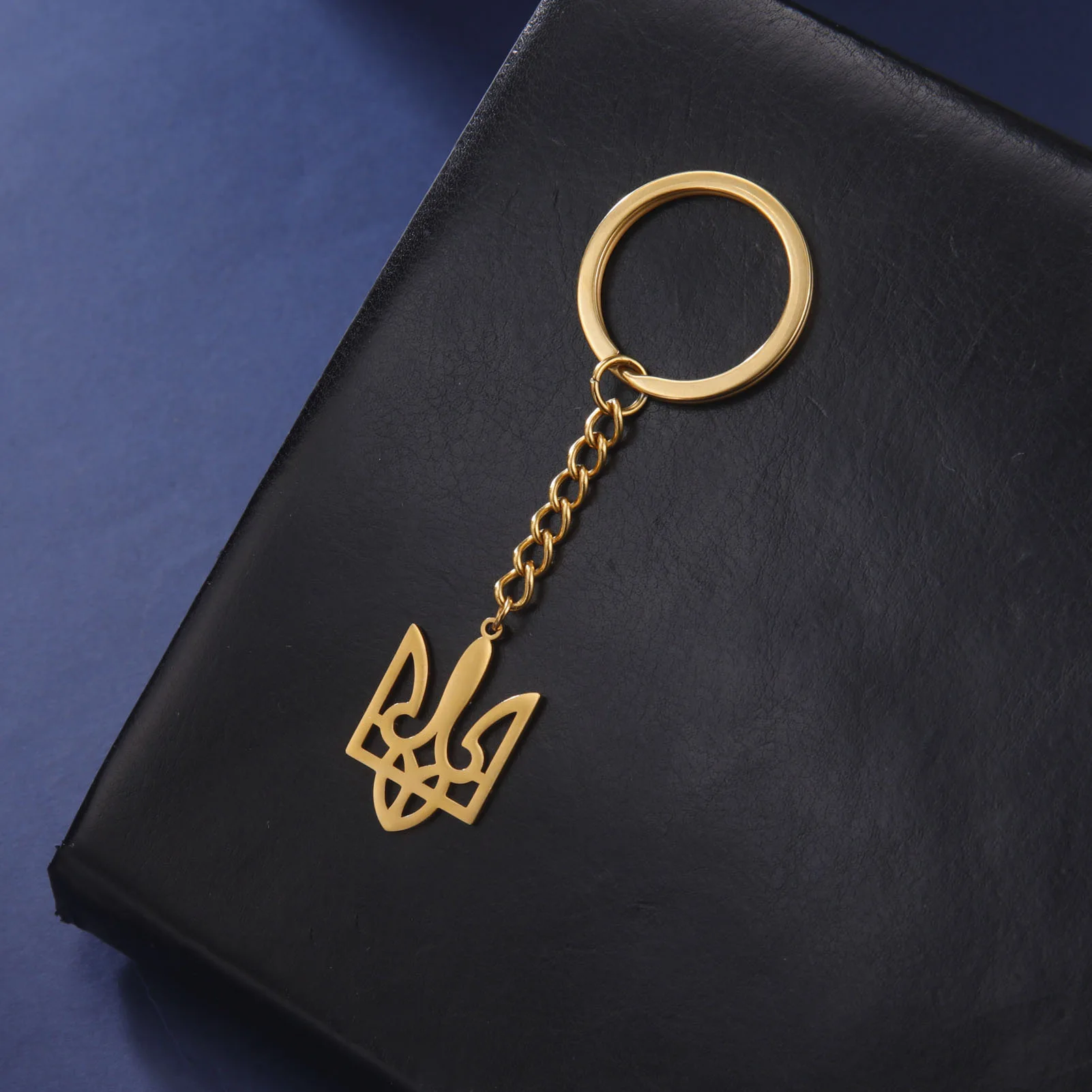 Foreign trade simple cut titanium steel colored gold keychain and Ukraine coat of arms pendant 304 stainless steel keychain