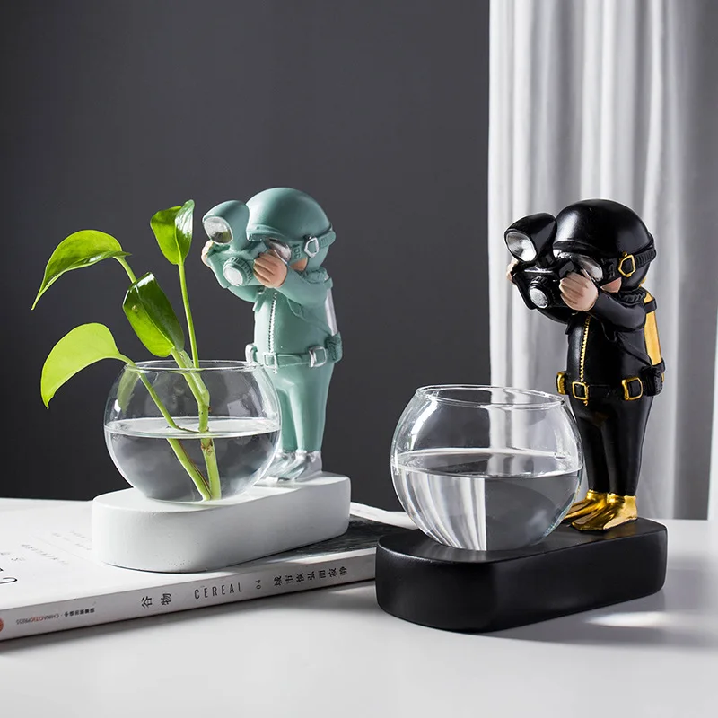 Home Decor ornament spaceman hydroponic glass water cultured plant vase with led light Smart luminous flower pot
