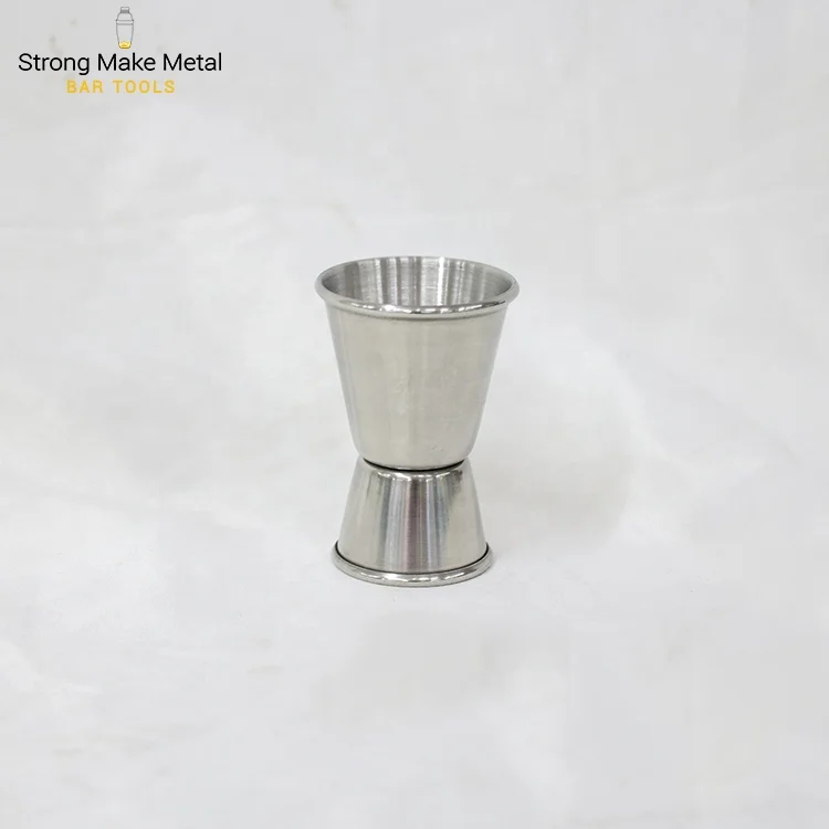 Wholesale Stainless Steel Ice Shaker Cocktail Shaker Bar Accessories Cocktail Martini Shaker Built-in Strainer