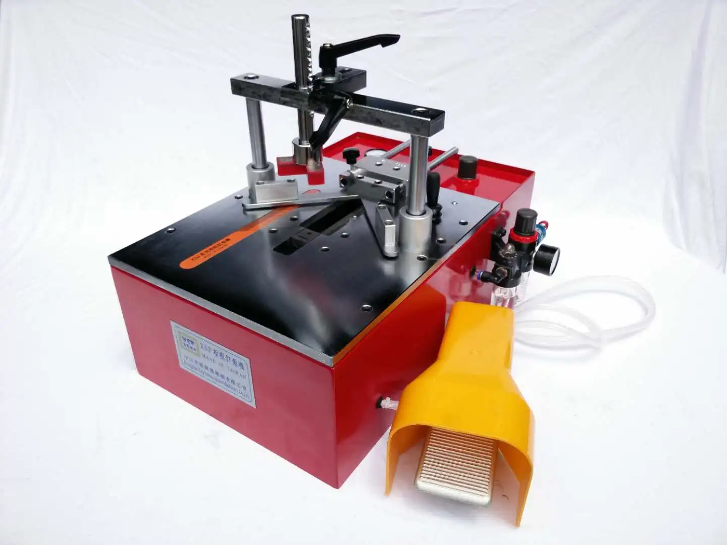 V nailer machine for picture frame