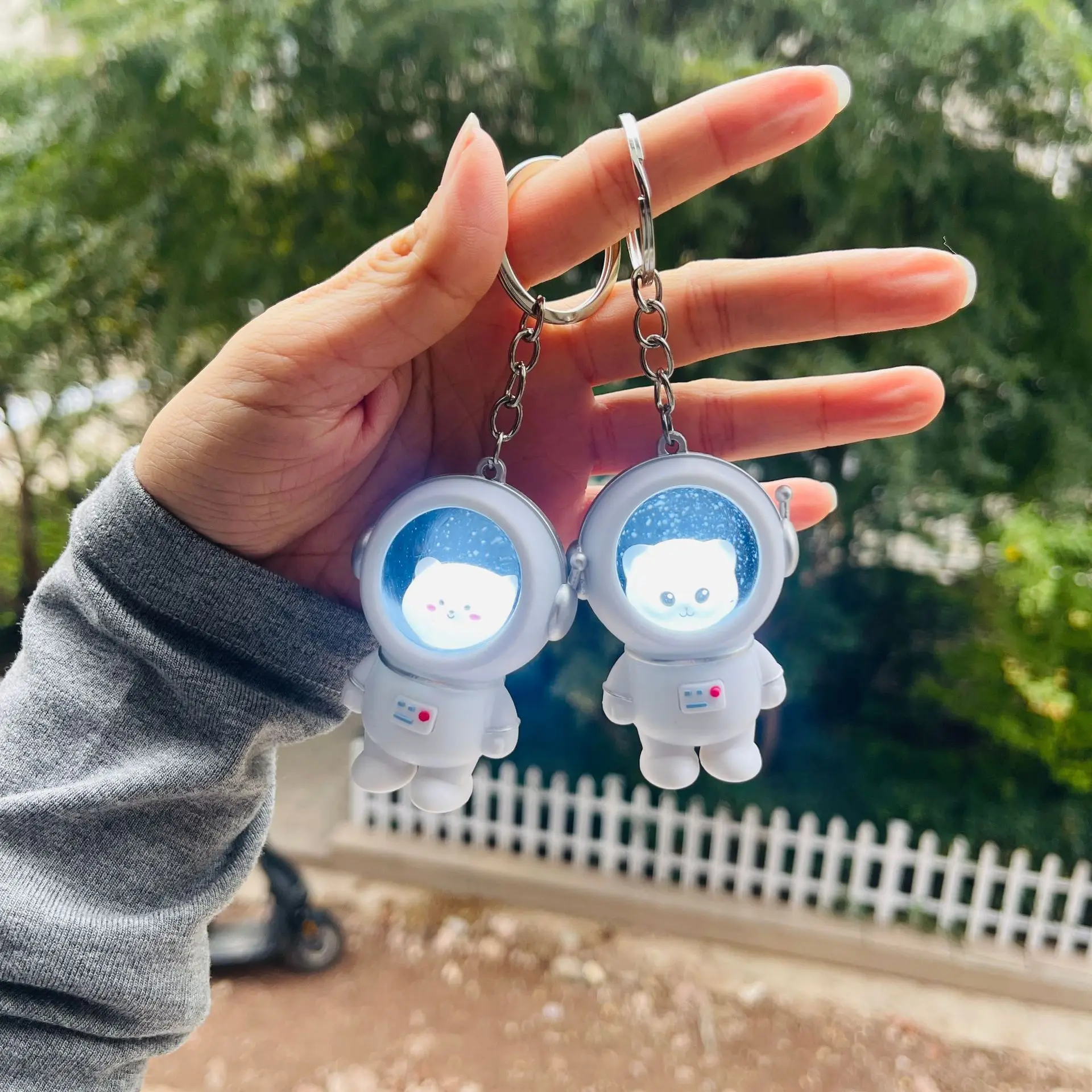 Creative Couple Glowing Pendant Small Gifts Wholesale Decoration Plastic Starry Sky Night Light Astronaut Keychain