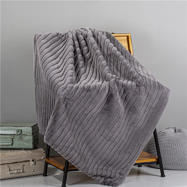 Popular in European and American markets faux rabbit fur thick polyester blankets in winter