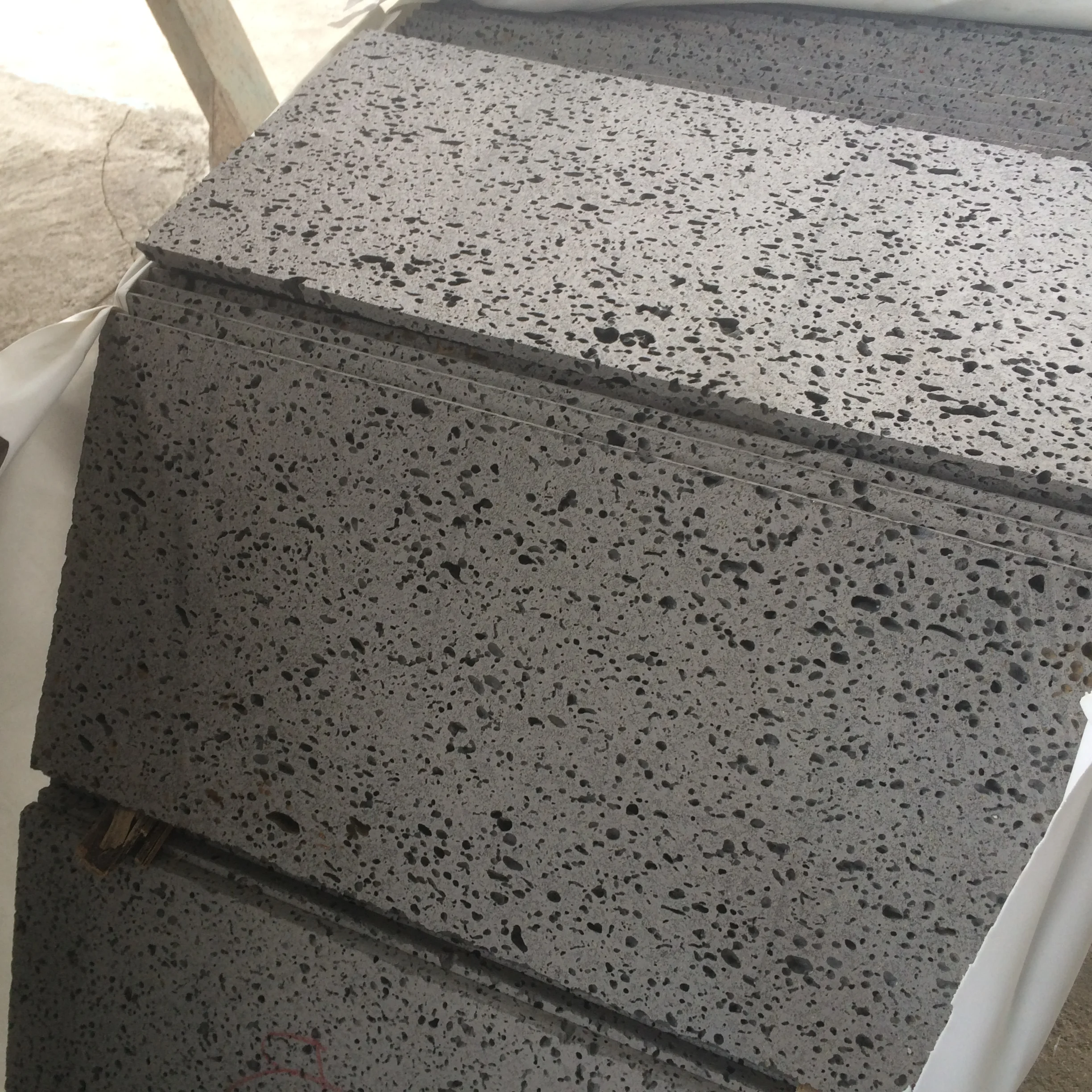 Лучшая цена, вулканические плиты из черного лавового камня на продажу