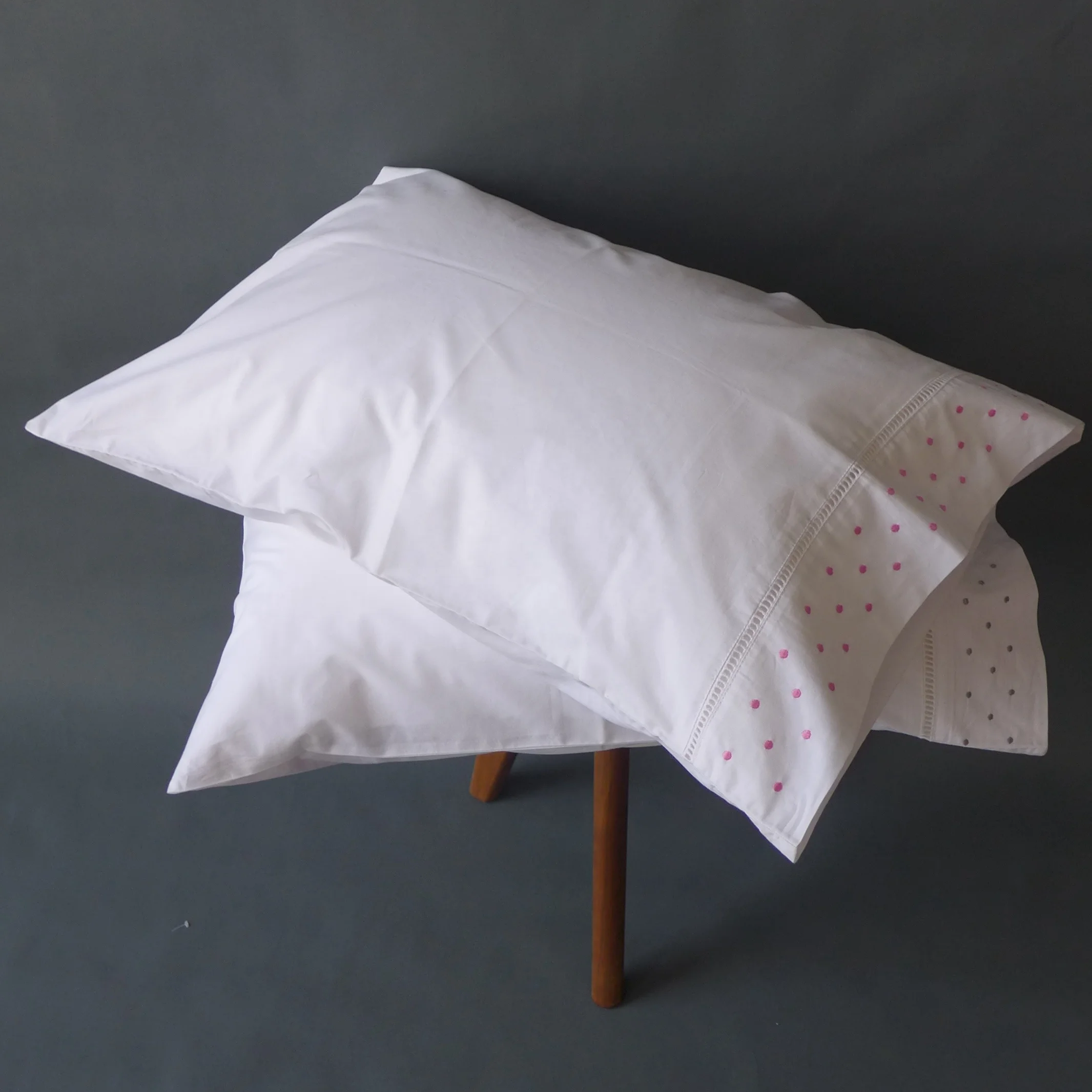 100% cotton duvet cover set with embroidery white pillowcase