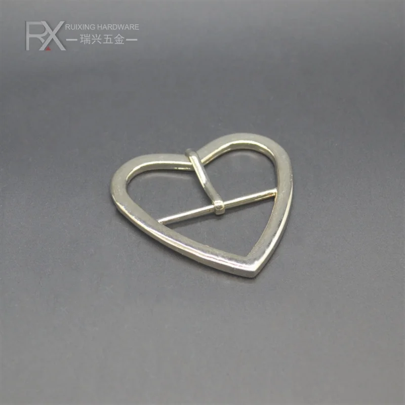 customized metal zinc alloy adjusting heart shape pin buckle bag shoulder strap buckle shoe clasp belt buckle for handbag belt